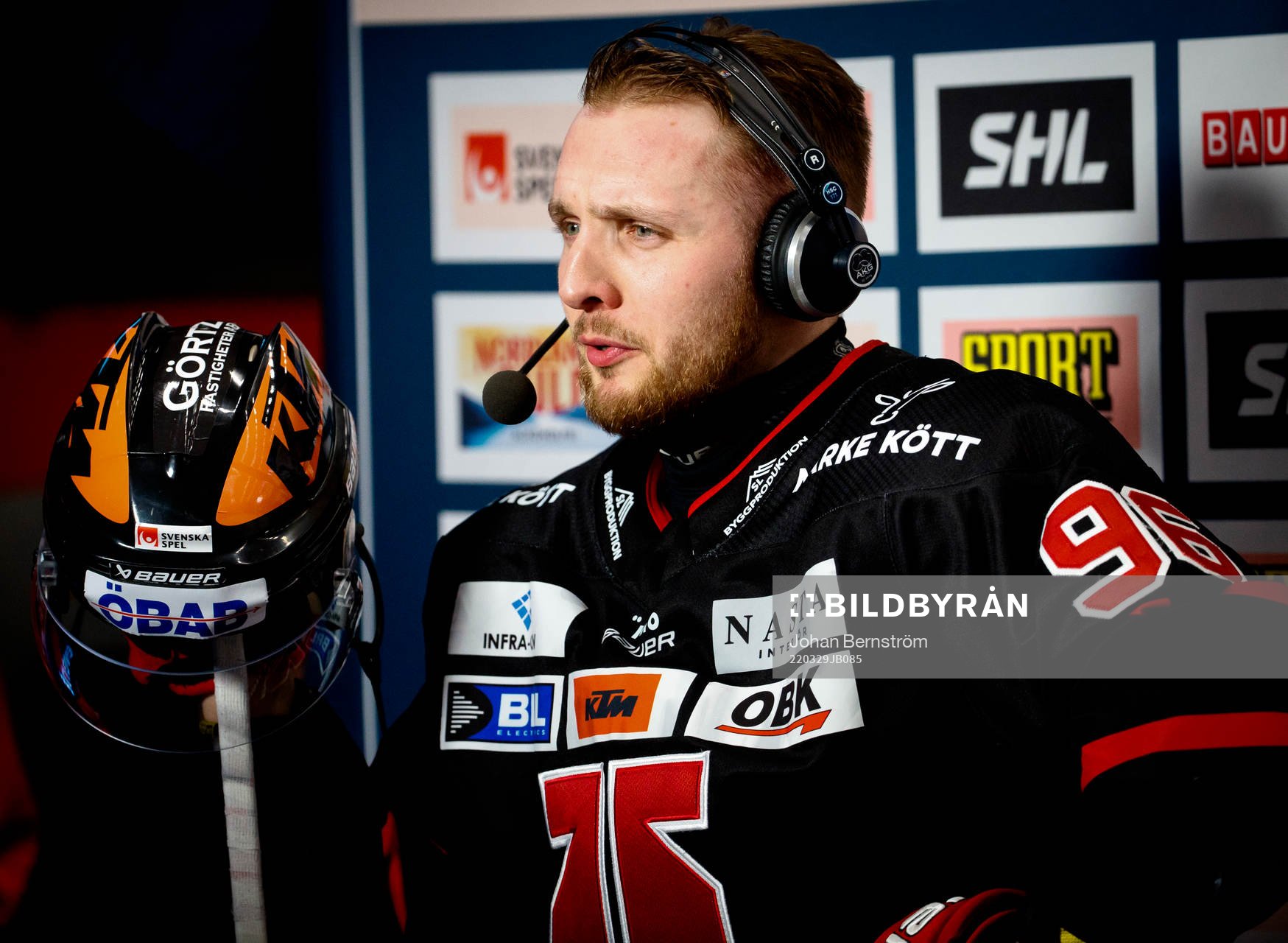 Örebros Robin Kovacs blir intervjuad