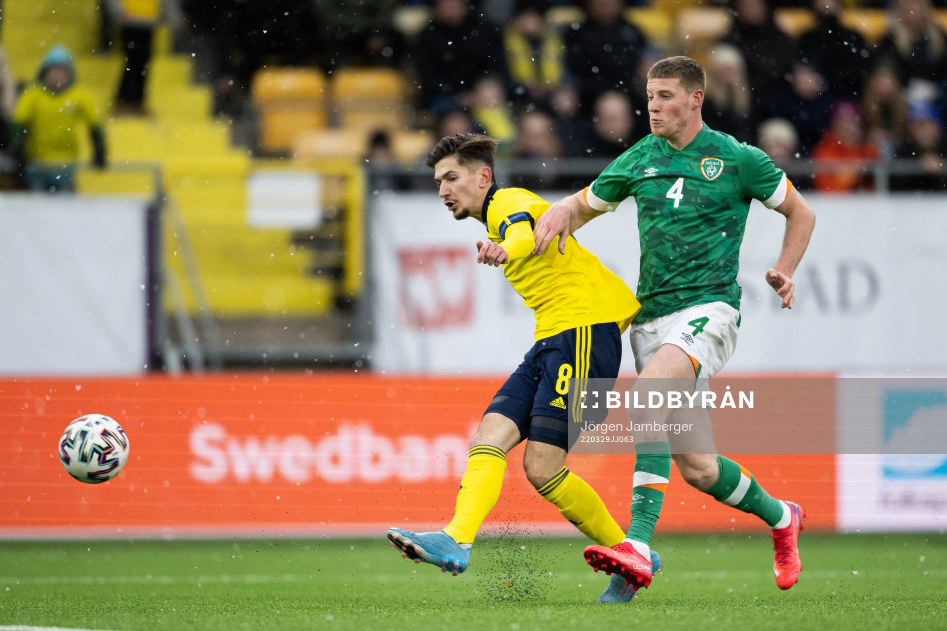 Armin Gigovic of Sweden and Mark McGuinness of Ireland