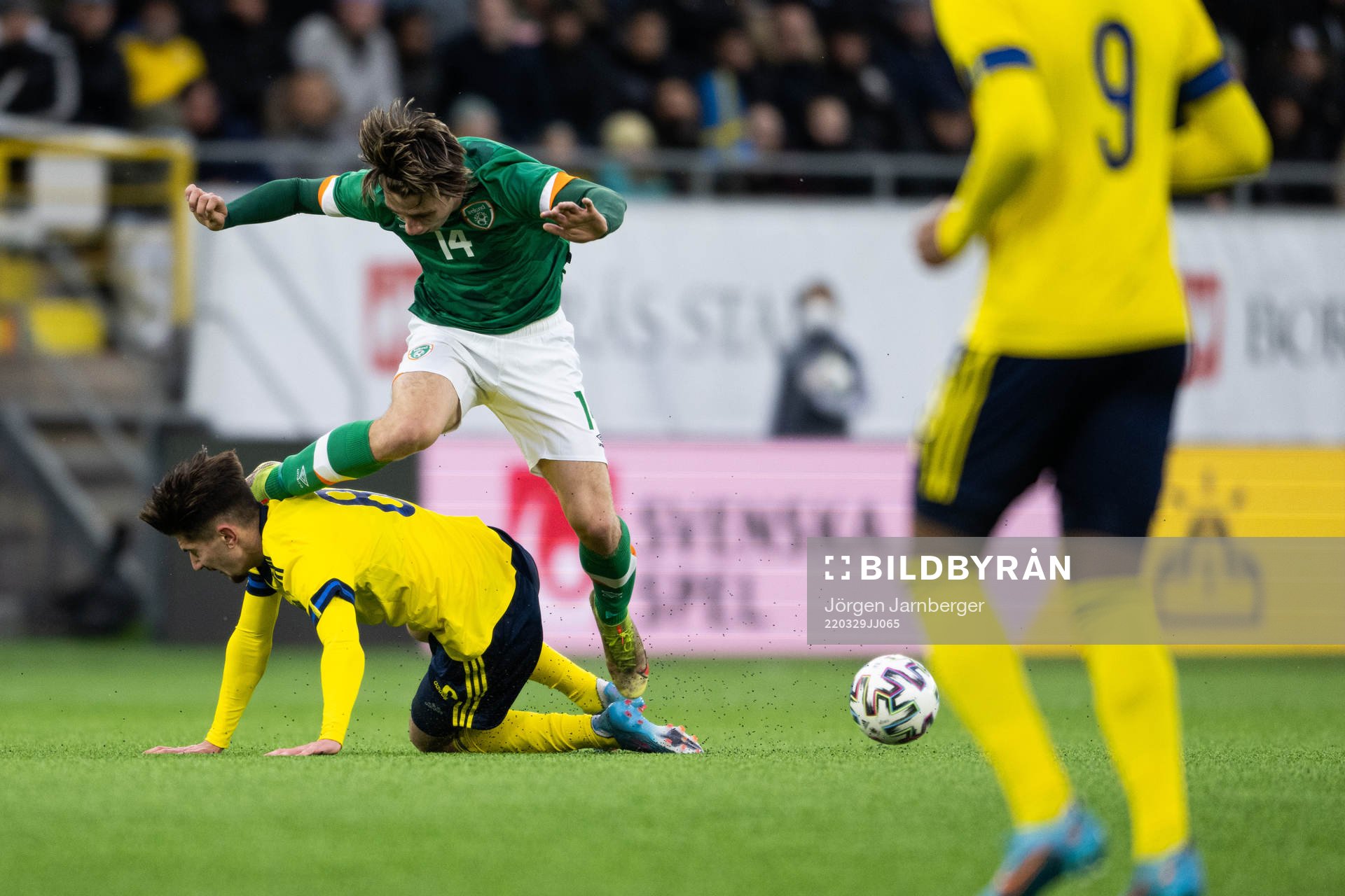 Armin Gigovic of Sweden and Oliver O'Neill of Ireland
