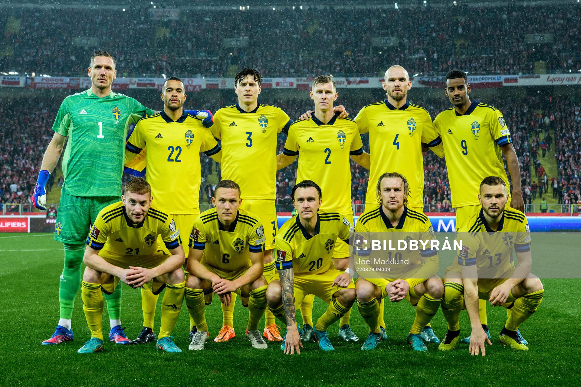 The starting eleven with goalkeeper Robin Olsen, Robin Quaison, Victor Nilsson Lindelöf, Emil Krafth, Marcus Danielson, Alexander Isak, Dejan Kulusevski, Ludwig Augustinsson, Kristoffer Olsson, Emil Forsberg and Jesper Karlström pose for a photo ahead of the FIFA World Cup Qualifier play-off final between Poland and Sweden on March 29, 2022 in Katowice.