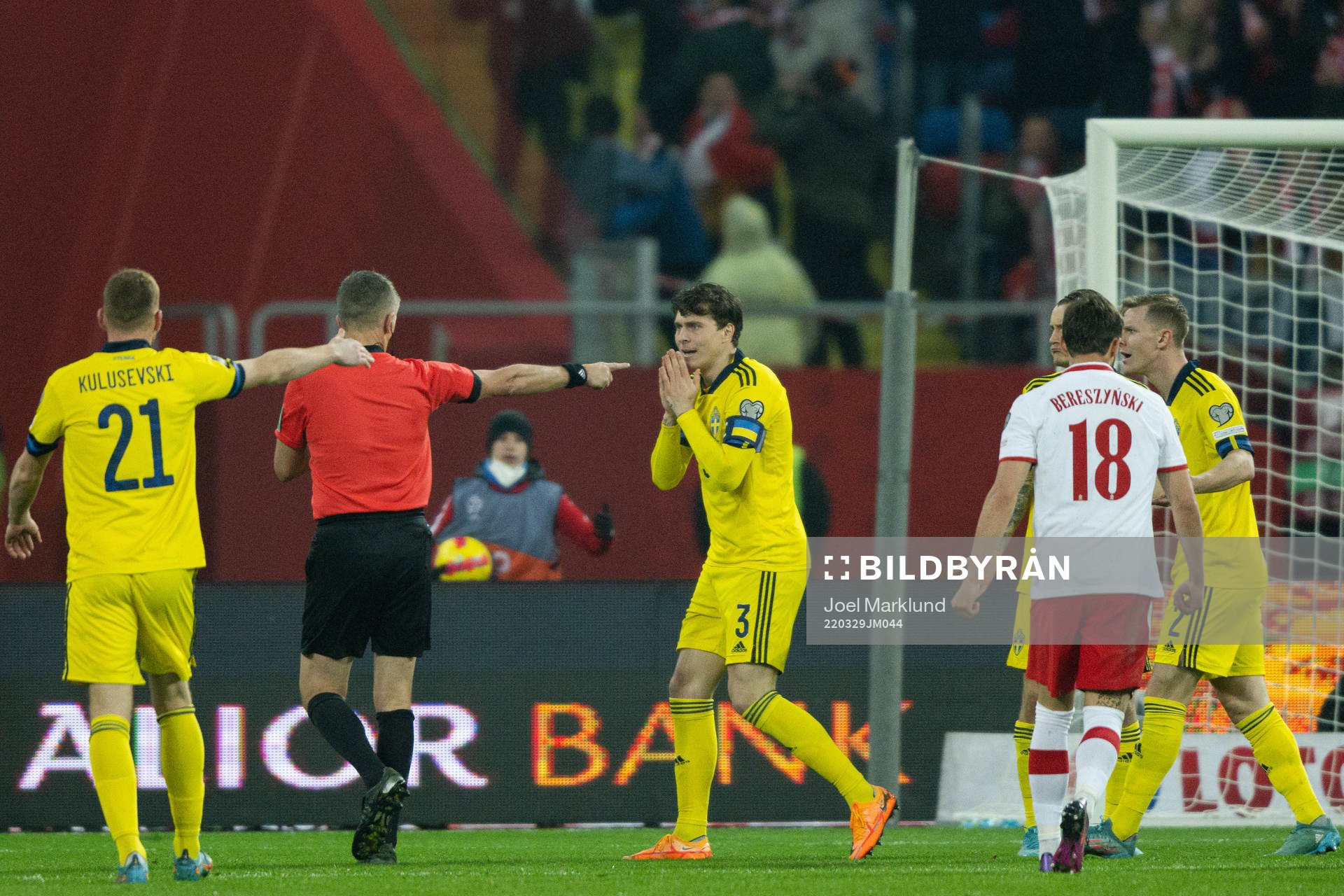 Victor Nilsson Lindelöf of Sweden reacts