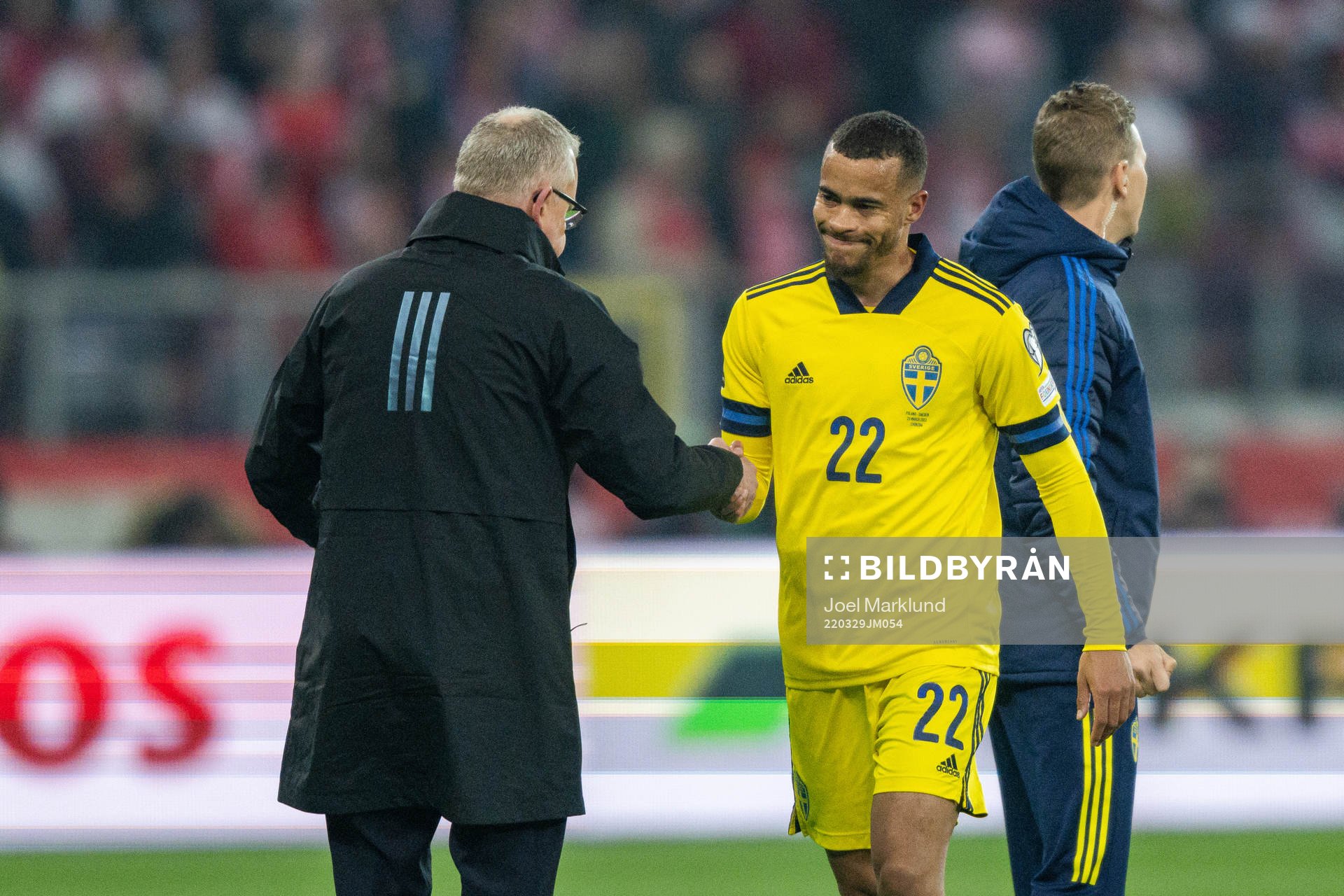 Head coach Janne Andersson and Robin Quaison of Sweden