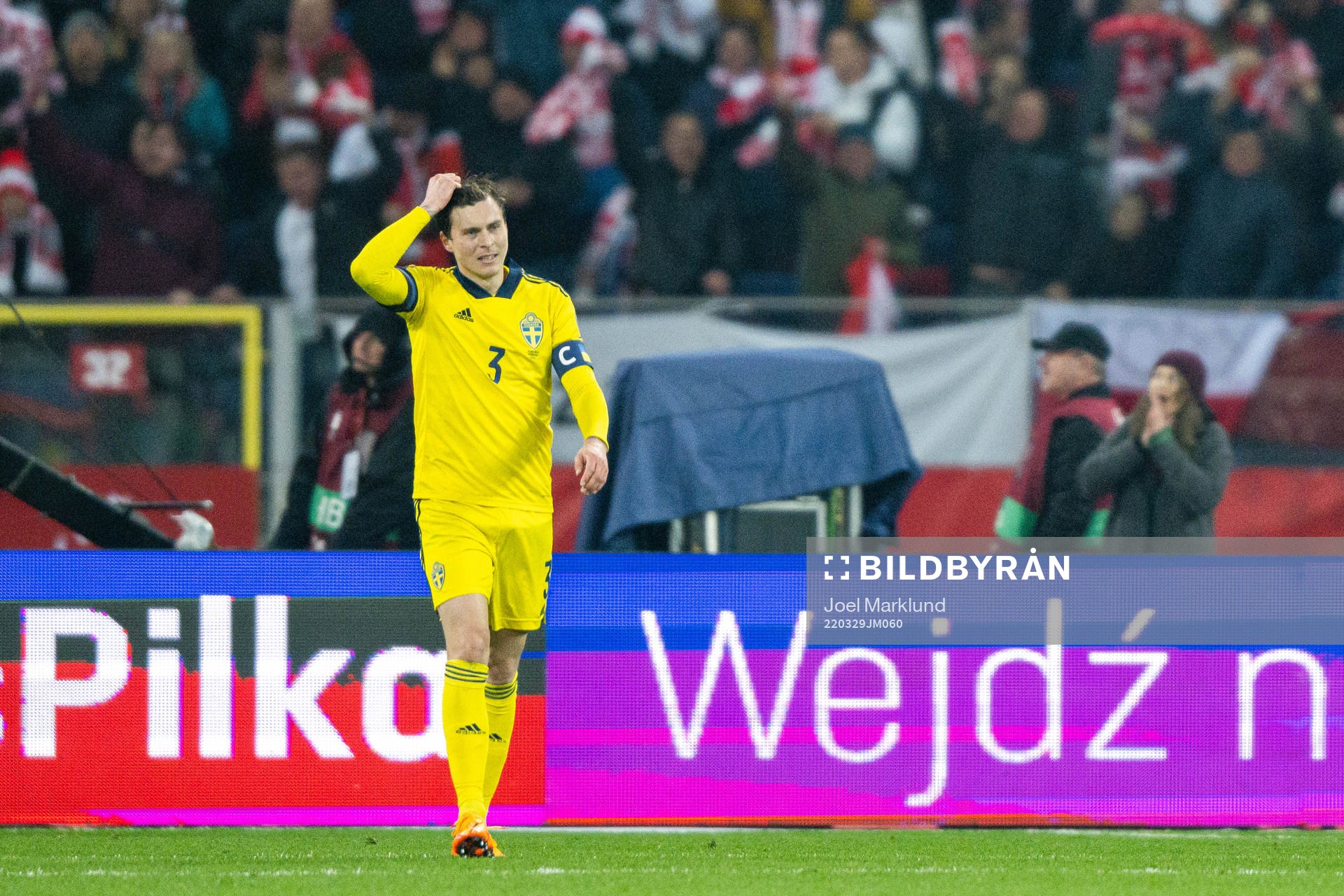 Victor Nilsson Lindelöf of Sweden looks dejected