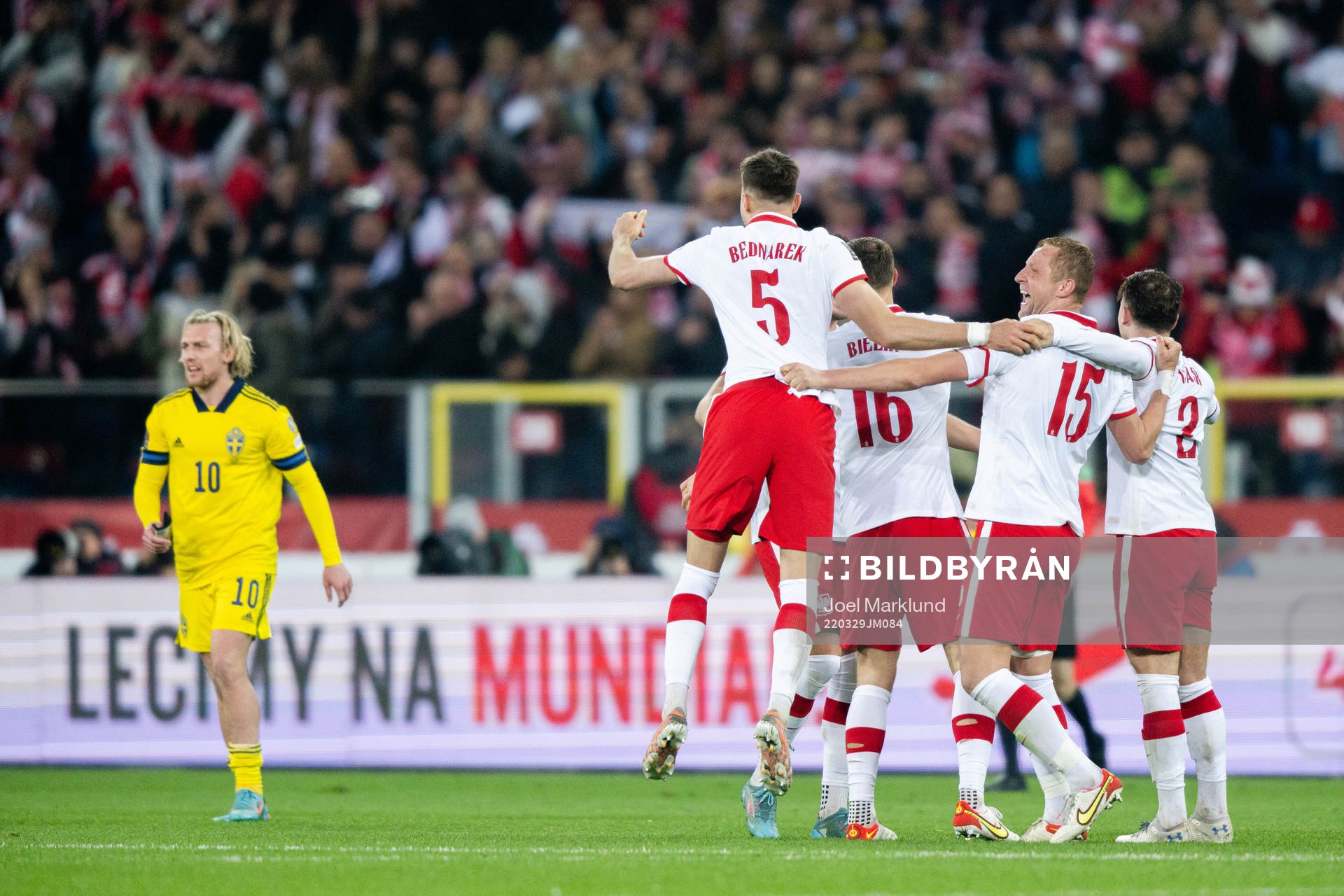 Players of Poland celebrate after the FIFA World Cup Qualifier play-off final between Poland and Sweden on March 29, 2022 in Katowice.