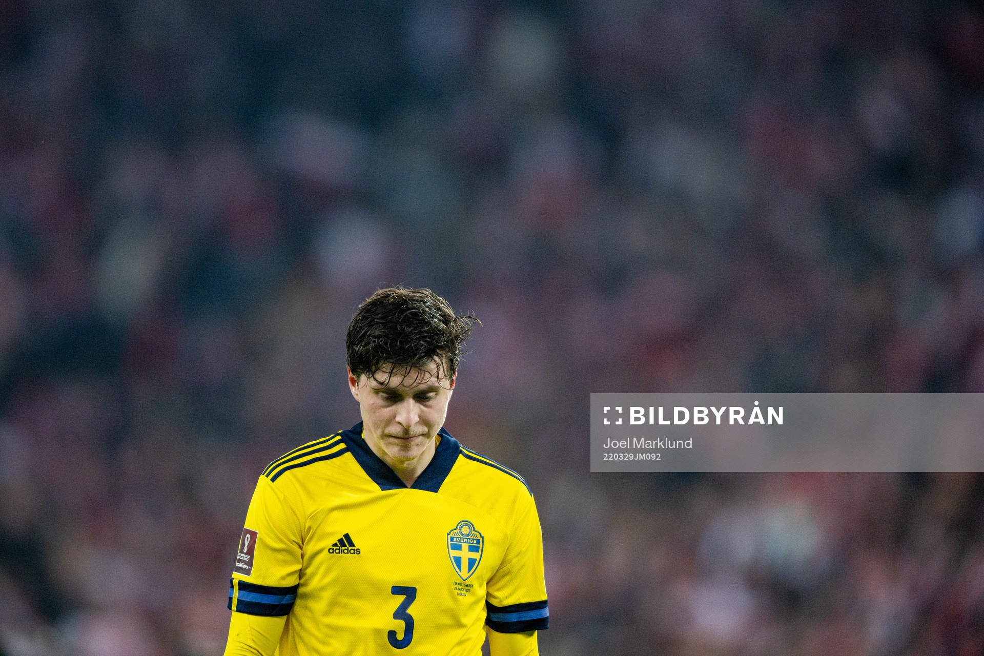 Victor Nilsson Lindelöf of Sweden looks dejected