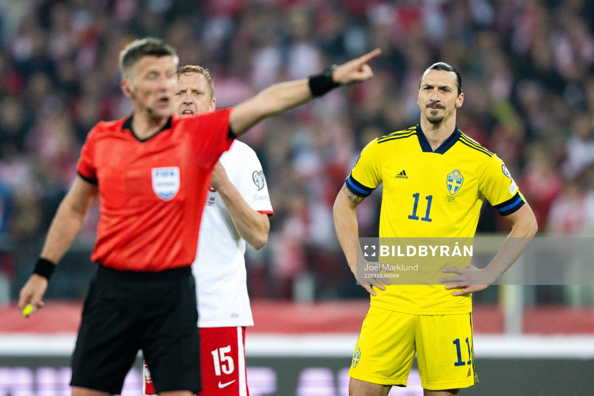 Referee Daniele Orsato and Zlatan Ibrahimovic  of Sweden
