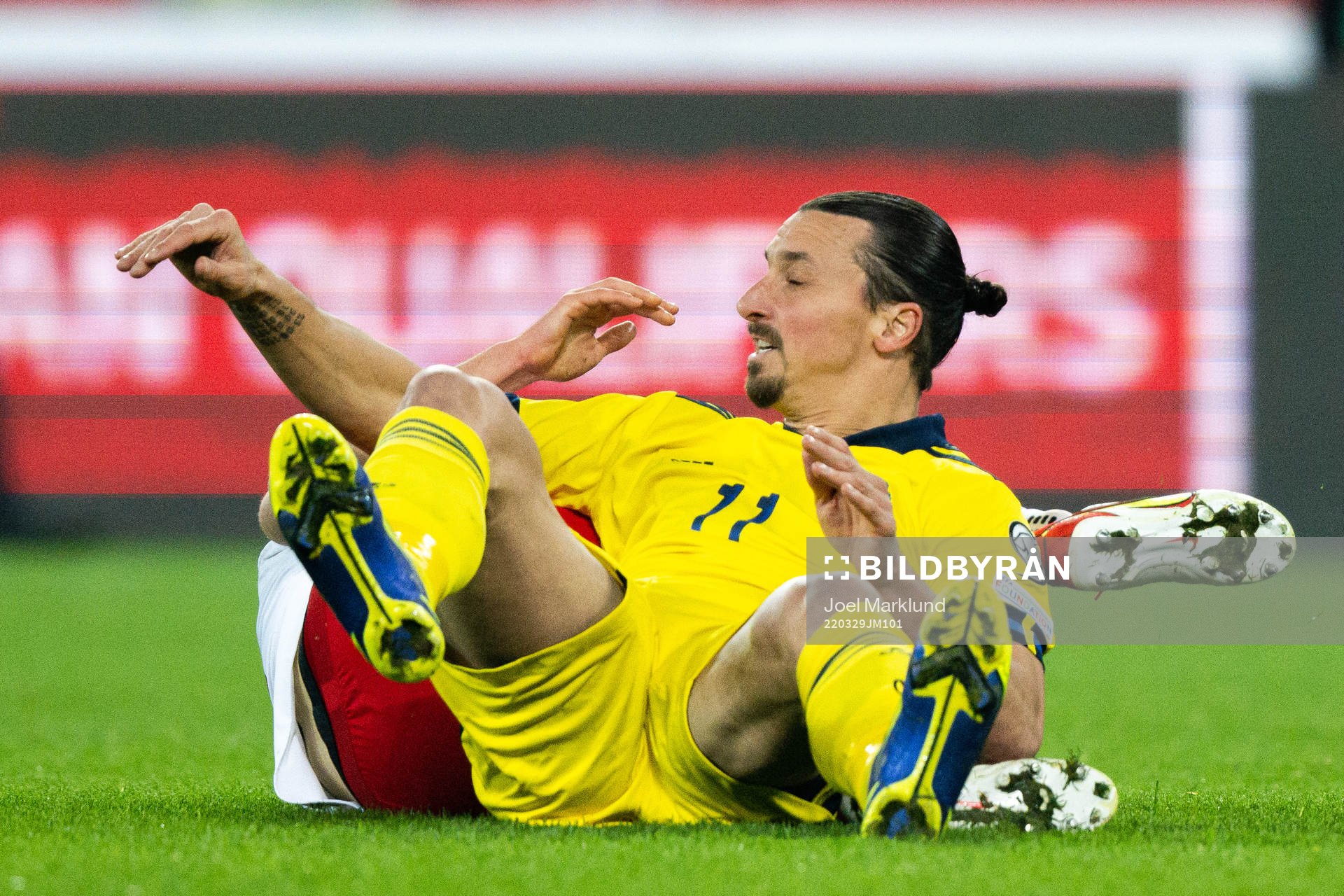 Zlatan Ibrahimovic of Sweden against Krystian Bielik of