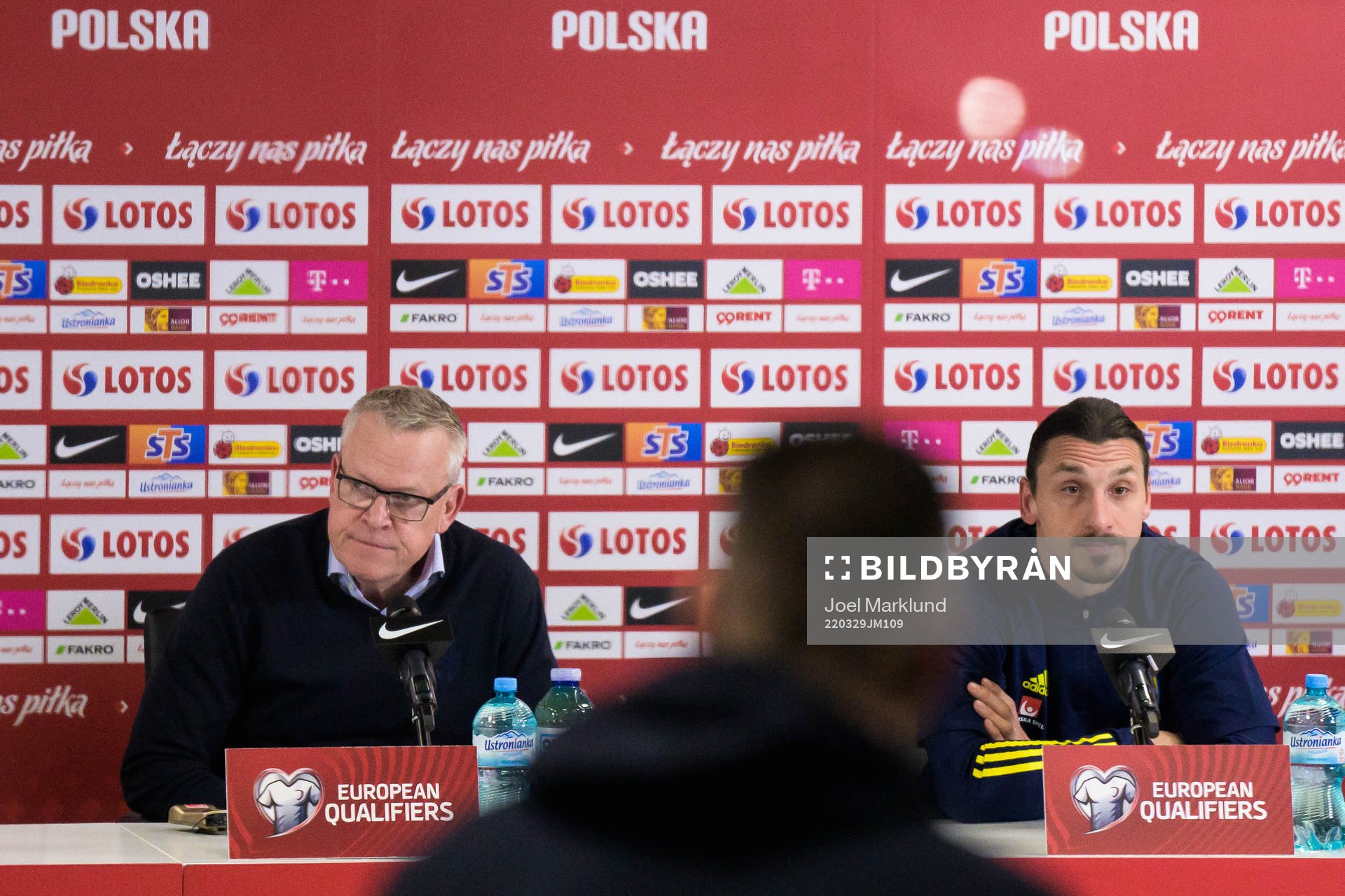 Head coach Janne Andersson and Zlatan Ibrahimovic of Sweden