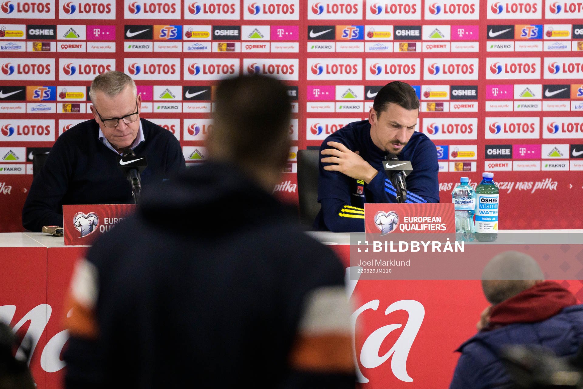 Head coach Janne Andersson and Zlatan Ibrahimovic of Sweden