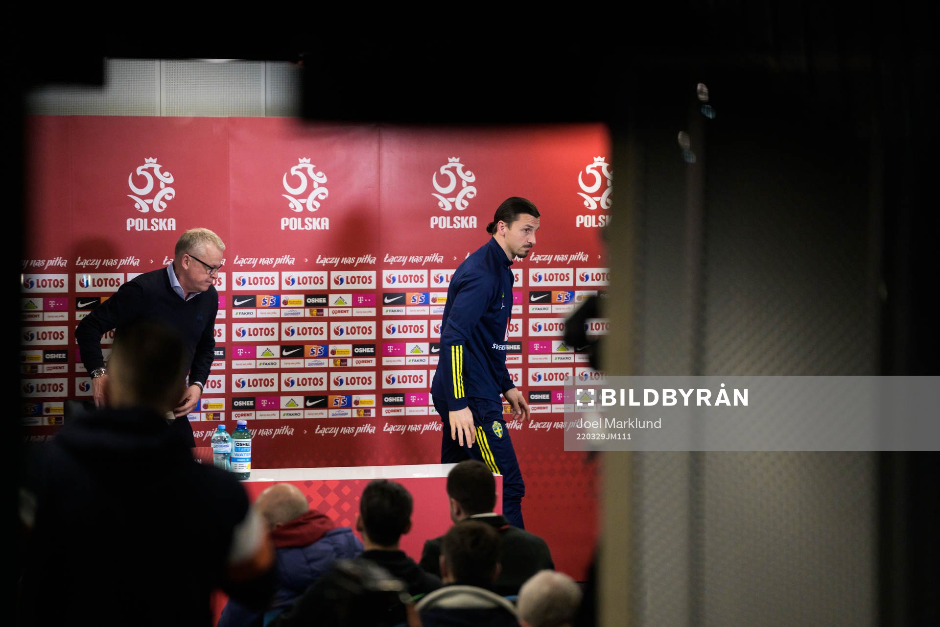 Head coach Janne Andersson and Zlatan Ibrahimovic of Sweden