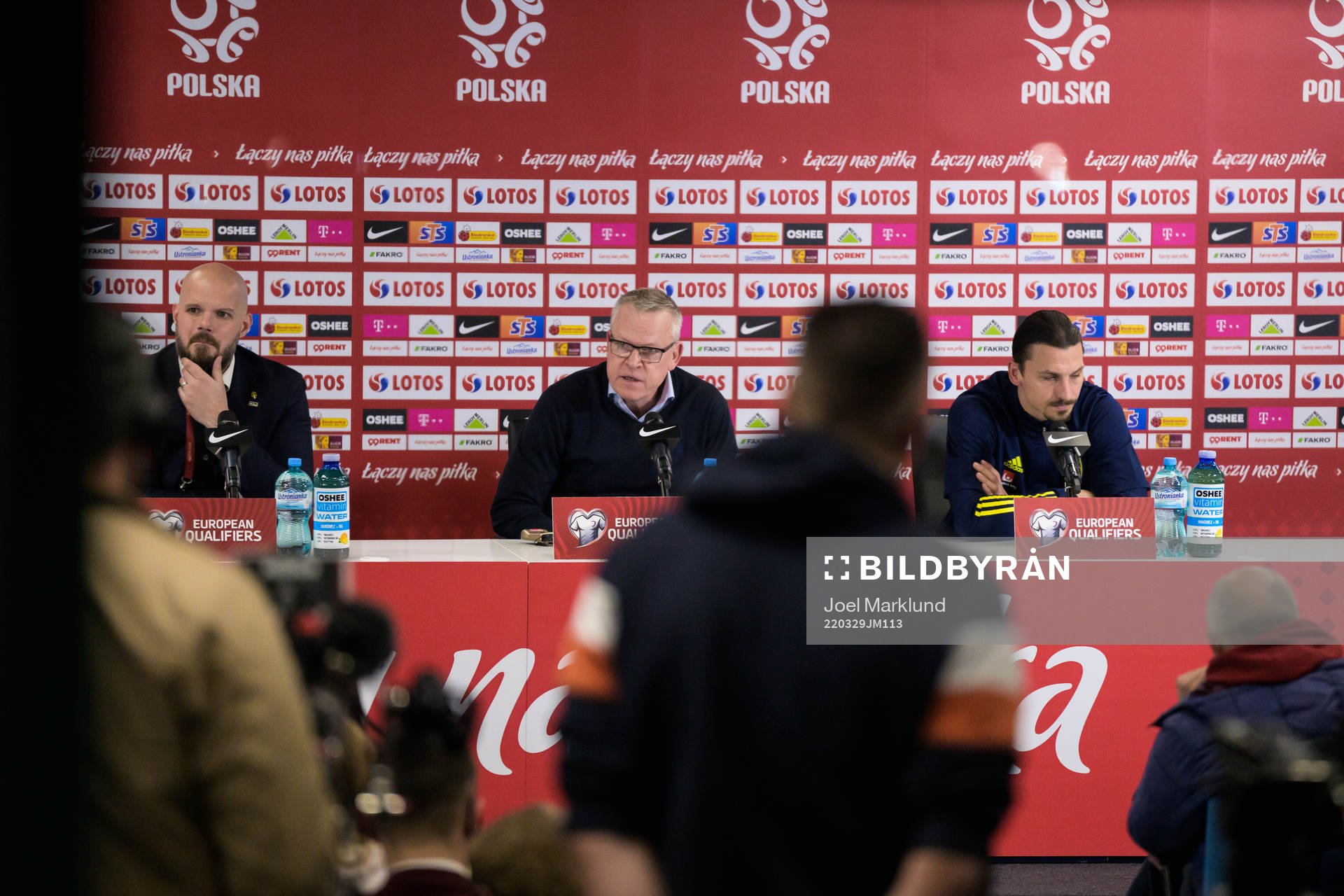 Head coach Janne Andersson and Zlatan Ibrahimovic of Sweden