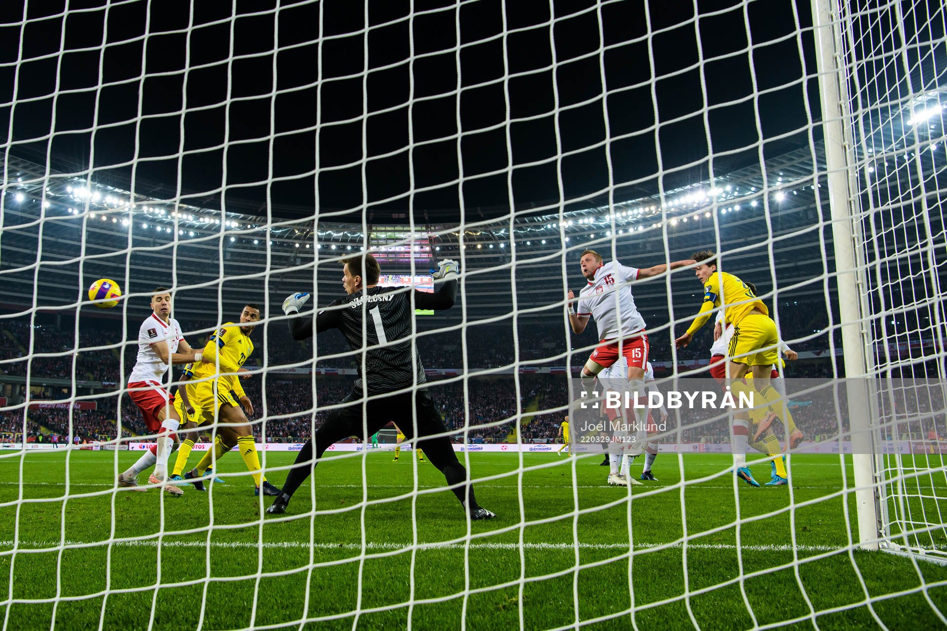 Robin Quaison and Victor Nilsson Lindelöf of Sweden attack