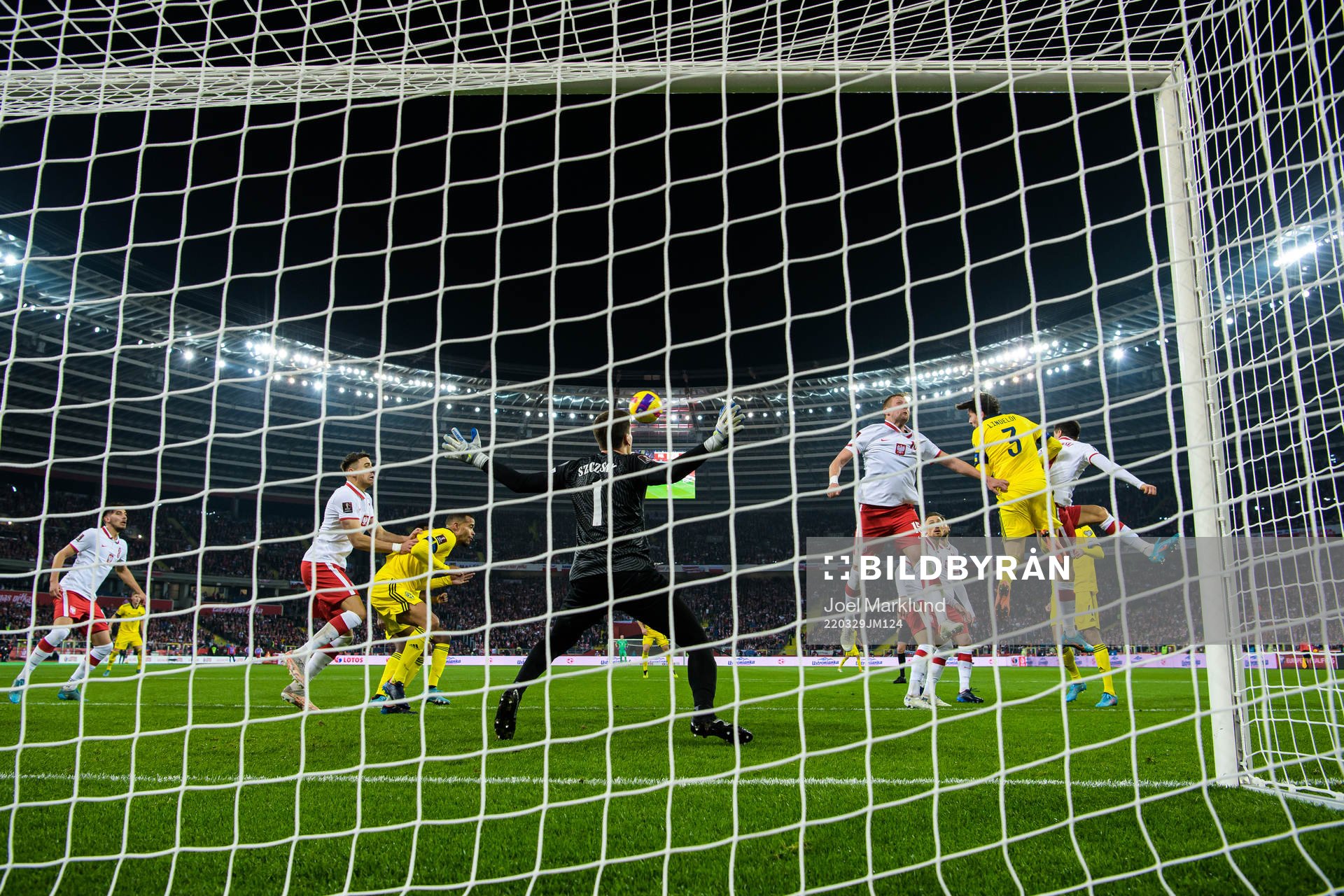 Robin Quaison and Victor Nilsson Lindelöf of Sweden attack
