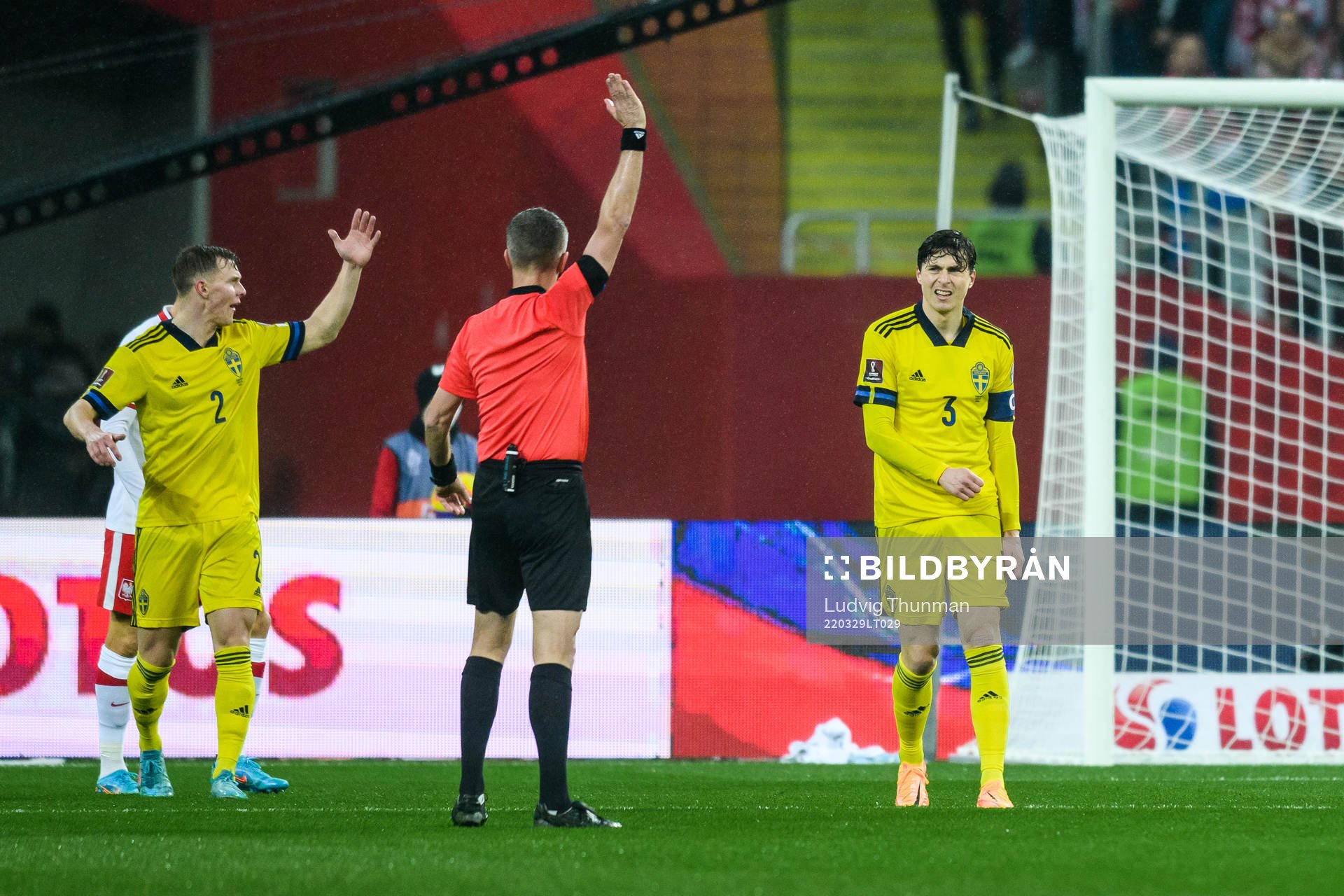 Victor Nilsson Lindelöf of Sweden looks dejected