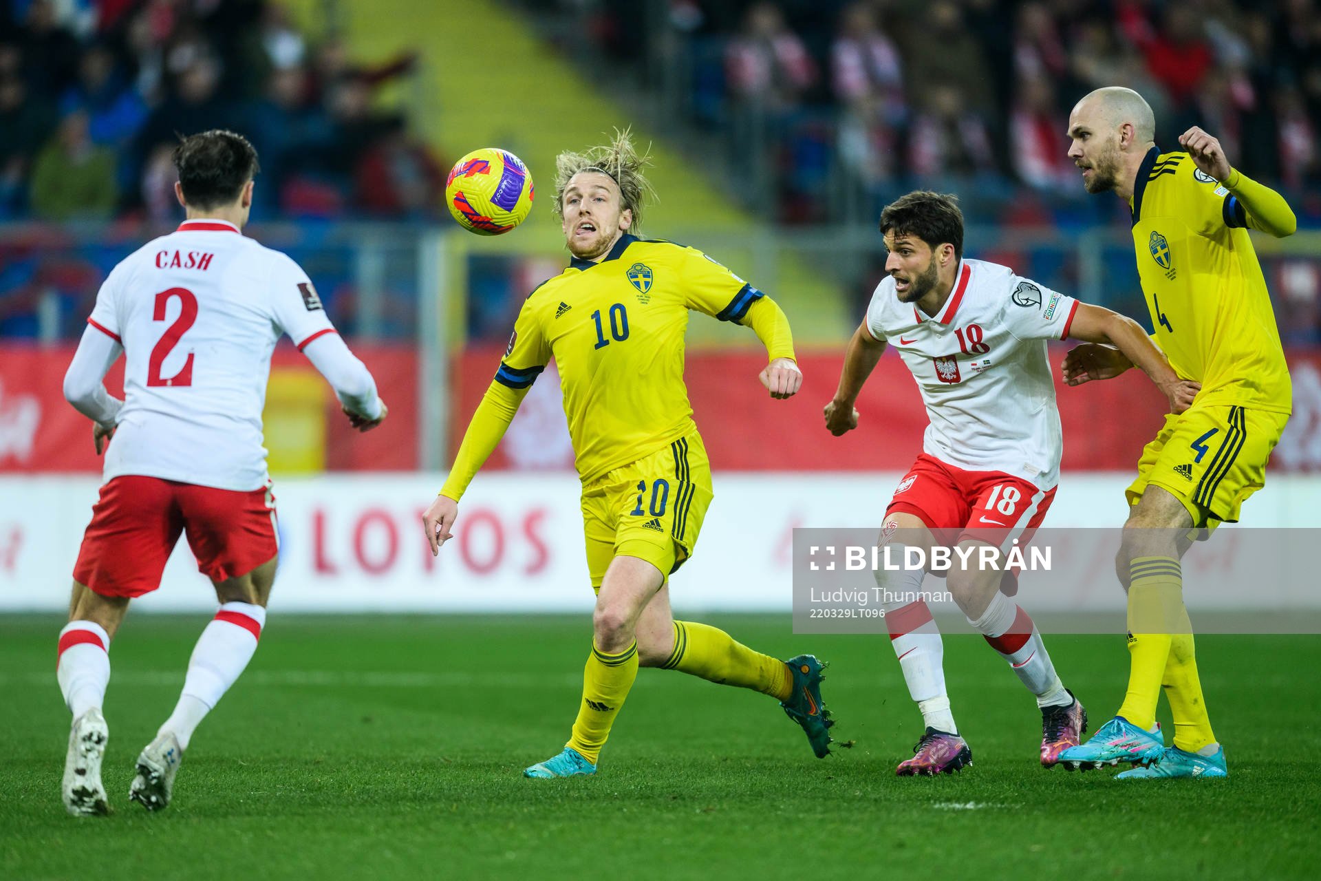 Emil Forsberg of Sweden and Bartosz Berezynski of Poland