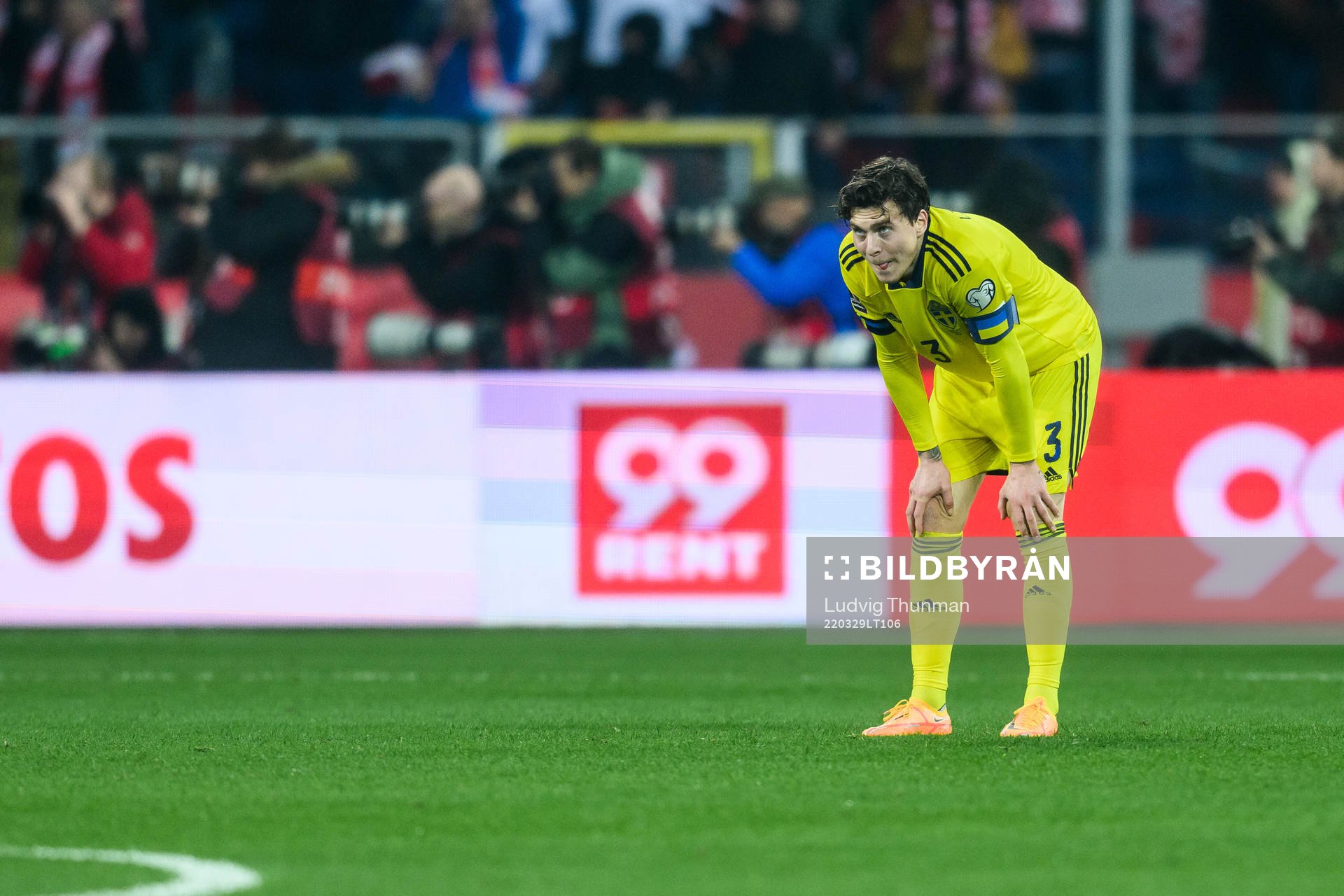 Victor Nilsson Lindelöf of Sweden looks dejected