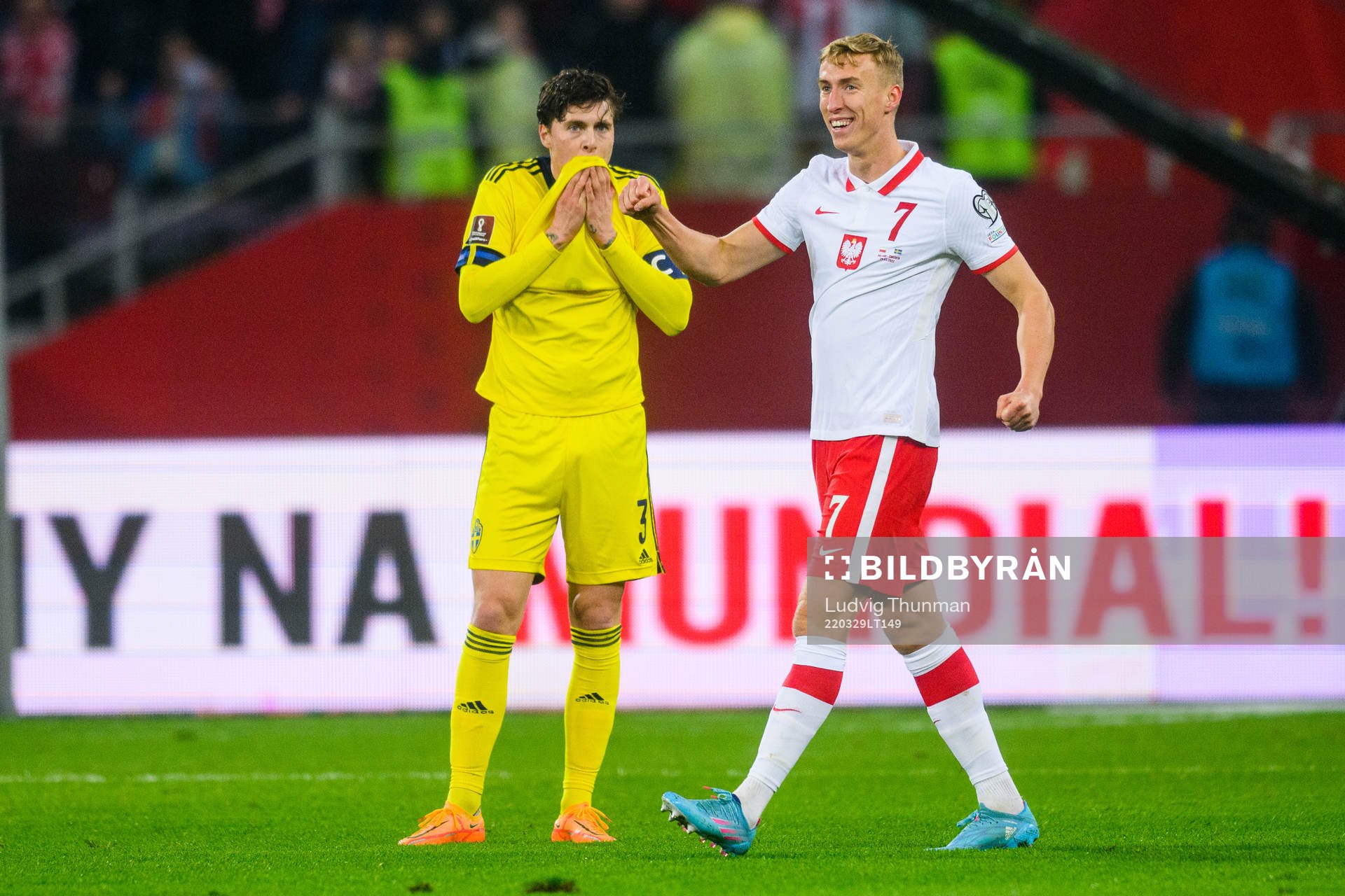 Victor Nilsson Lindelöf of Sweden looks dejected while