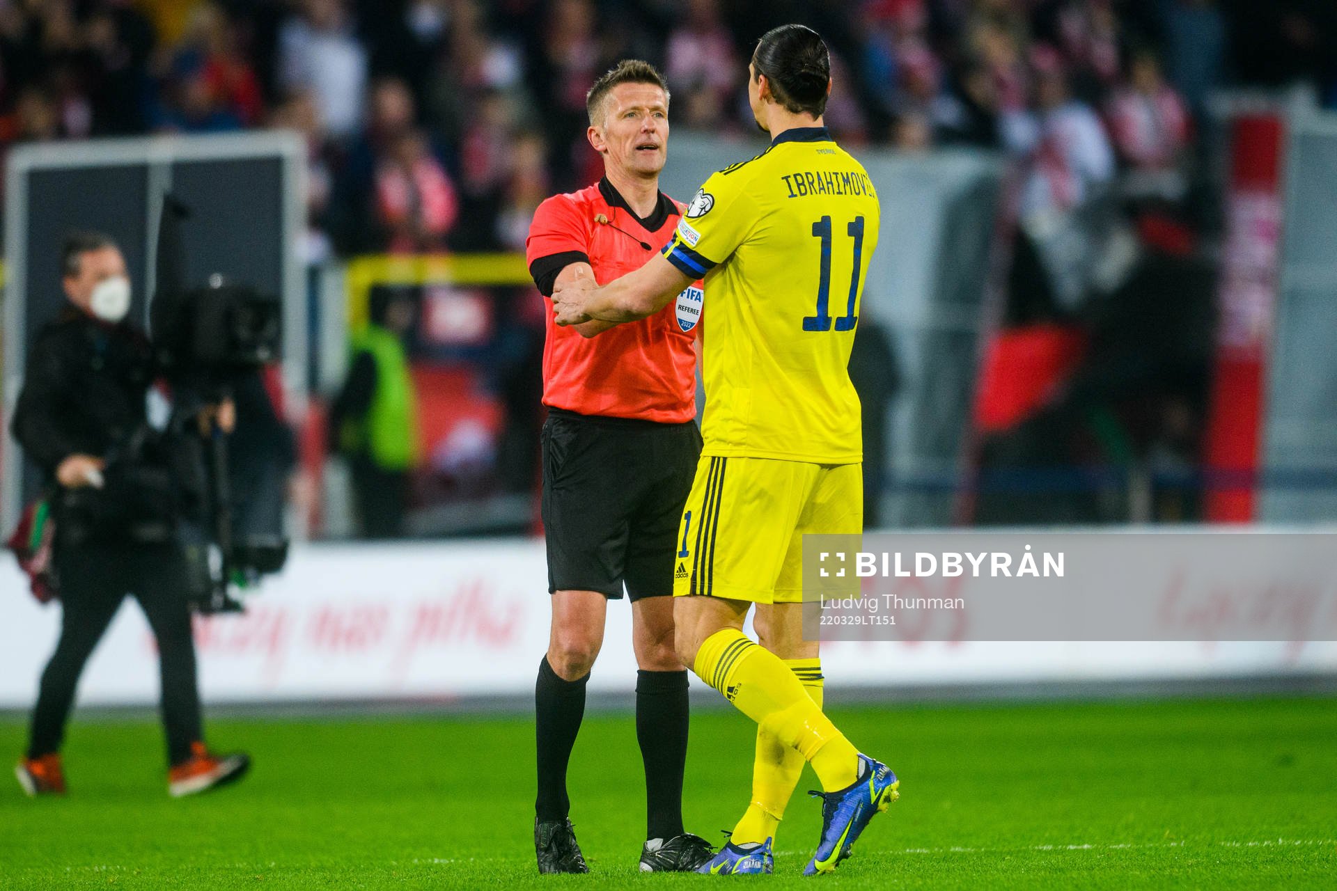Referee Daniele Orsato and Zlatan Ibrahimovic  of Sweden