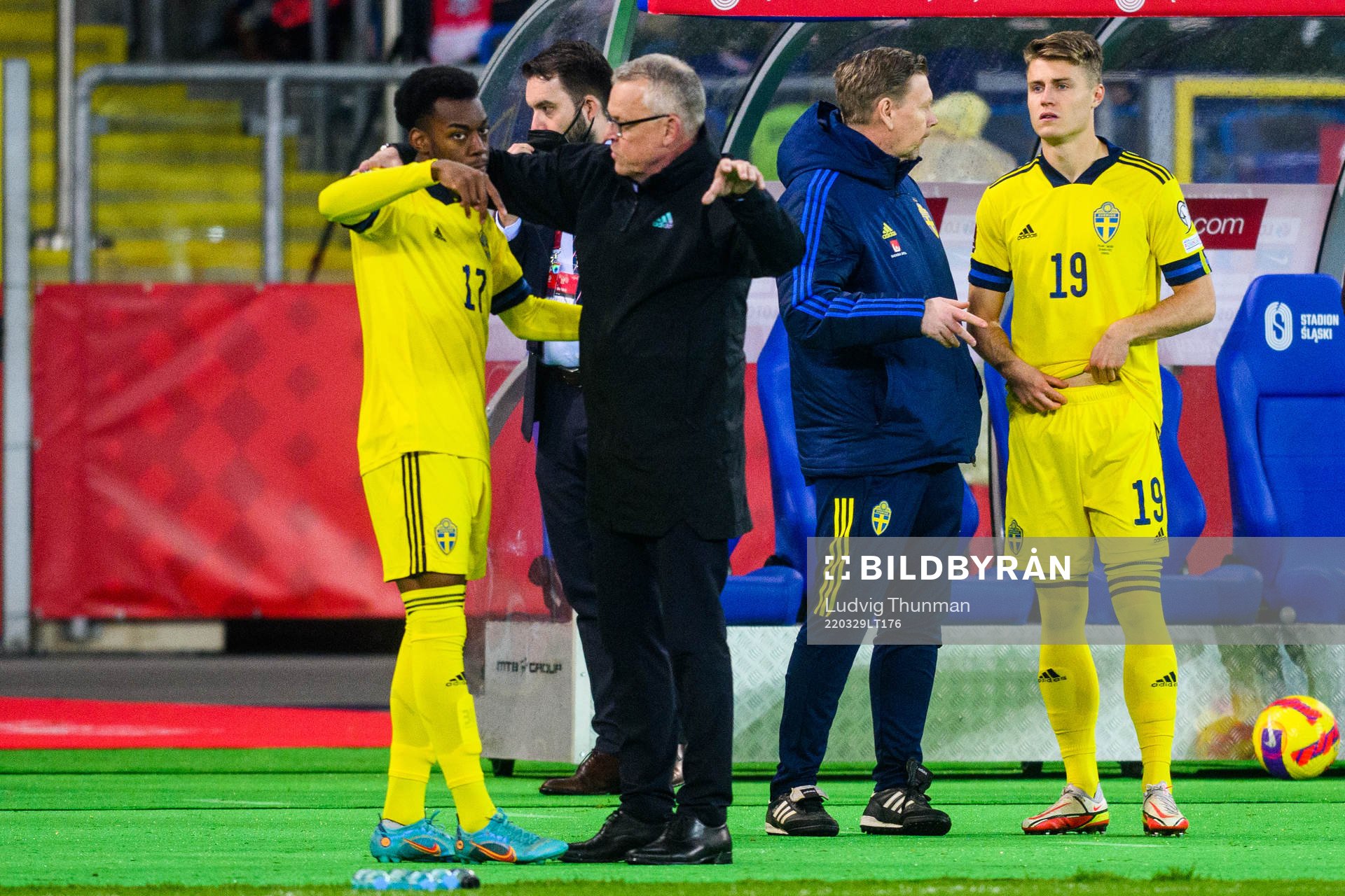 Anthony Elangam, head coach Janne Andersson, assistant