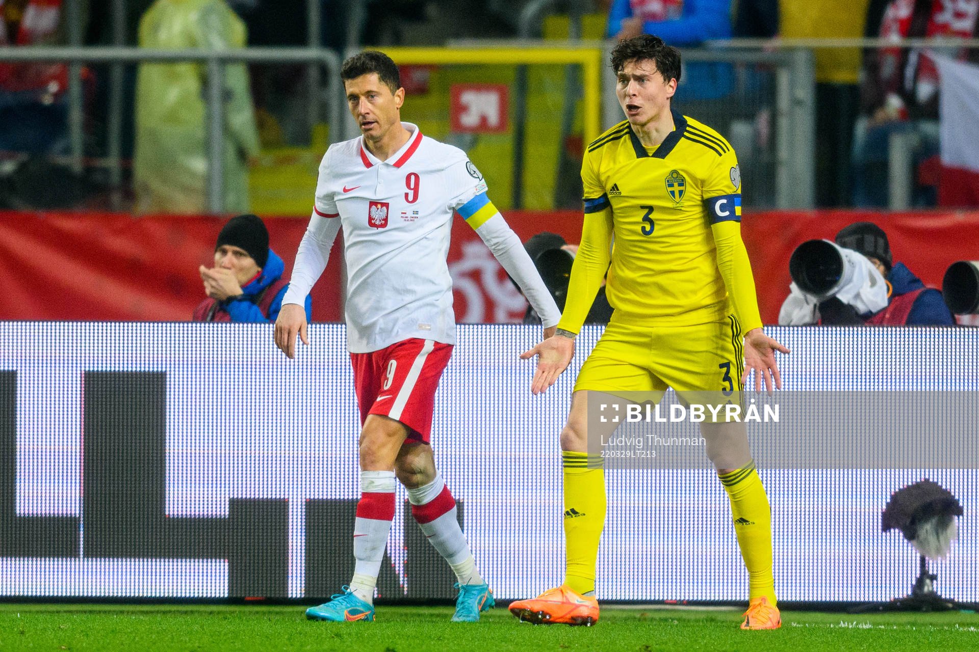 Robert Lewandowski of Poland and Victor Lindelöf of Sweden