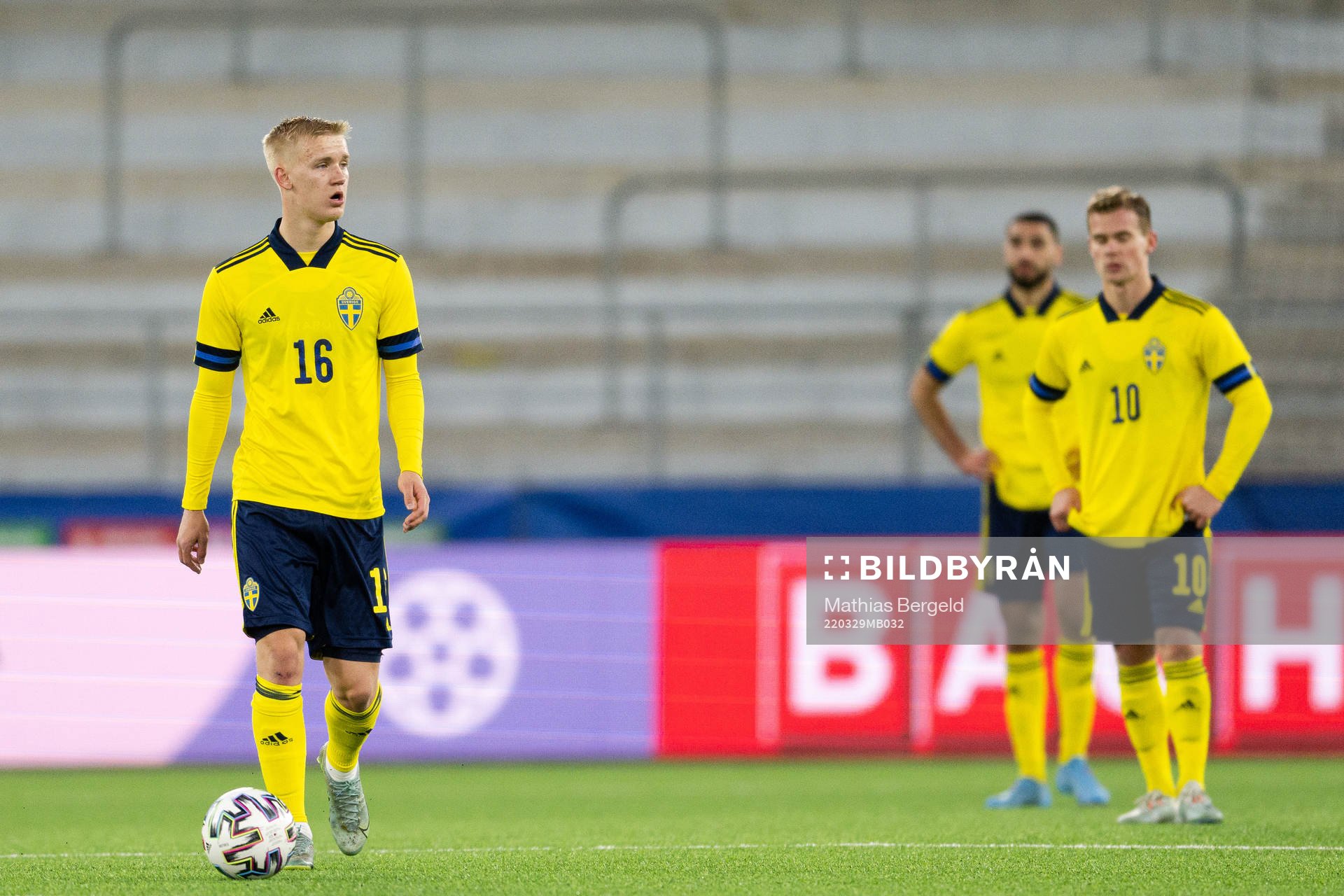 Carl Gustavsson of Sweden looks dejected