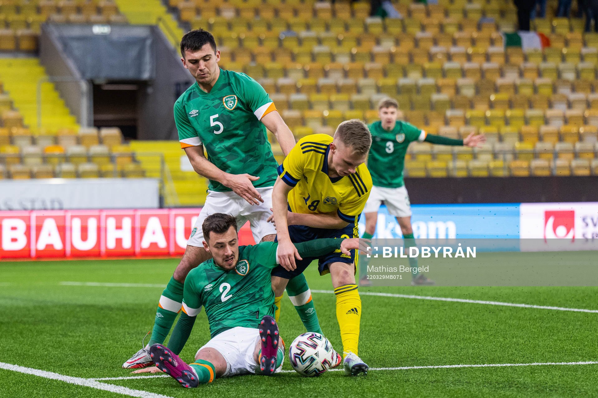 Oisin McEntee and Lee O'Connor of Ireland compete for the