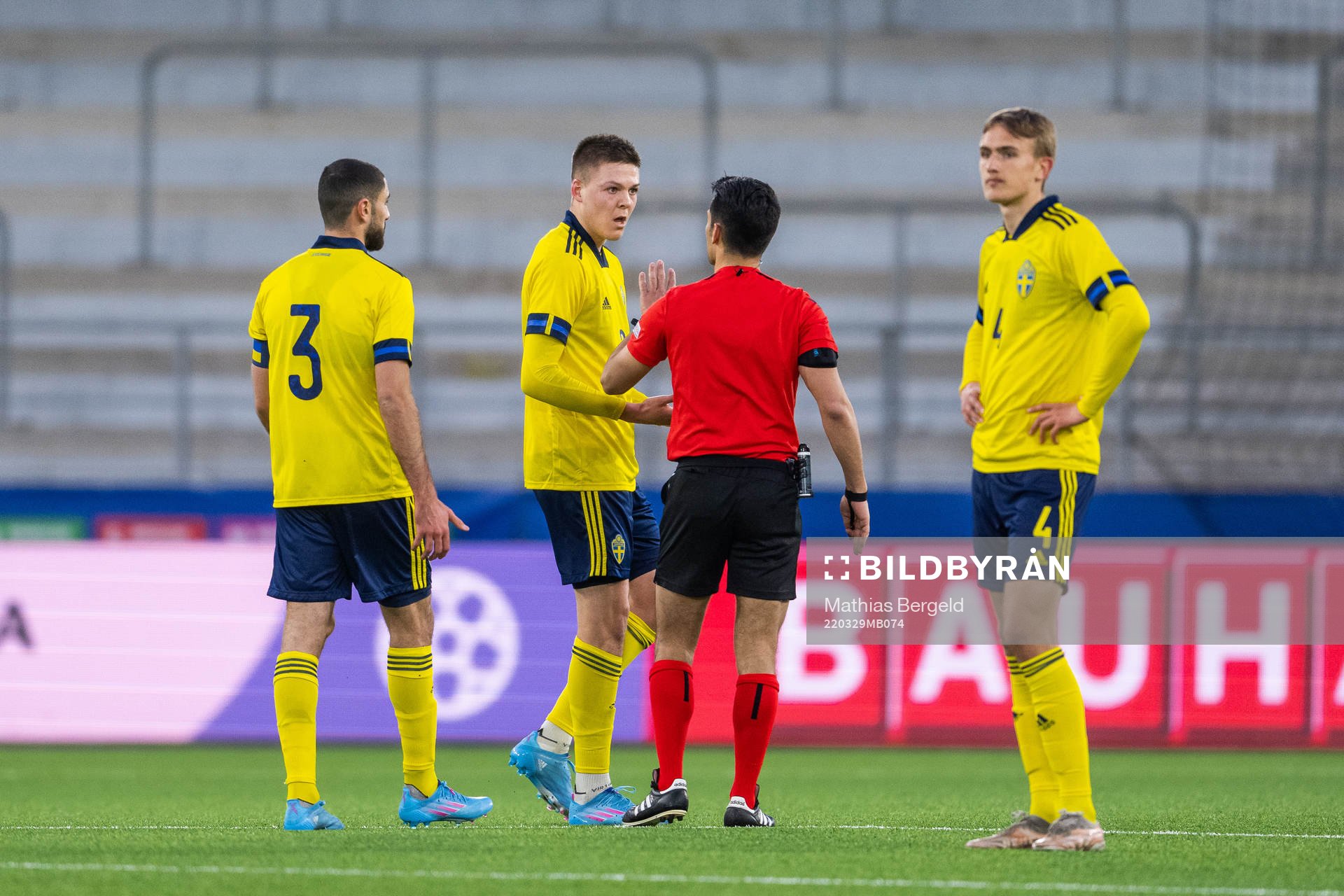 Emil Holm of Sweden reacts against referee Vitor Ferreira