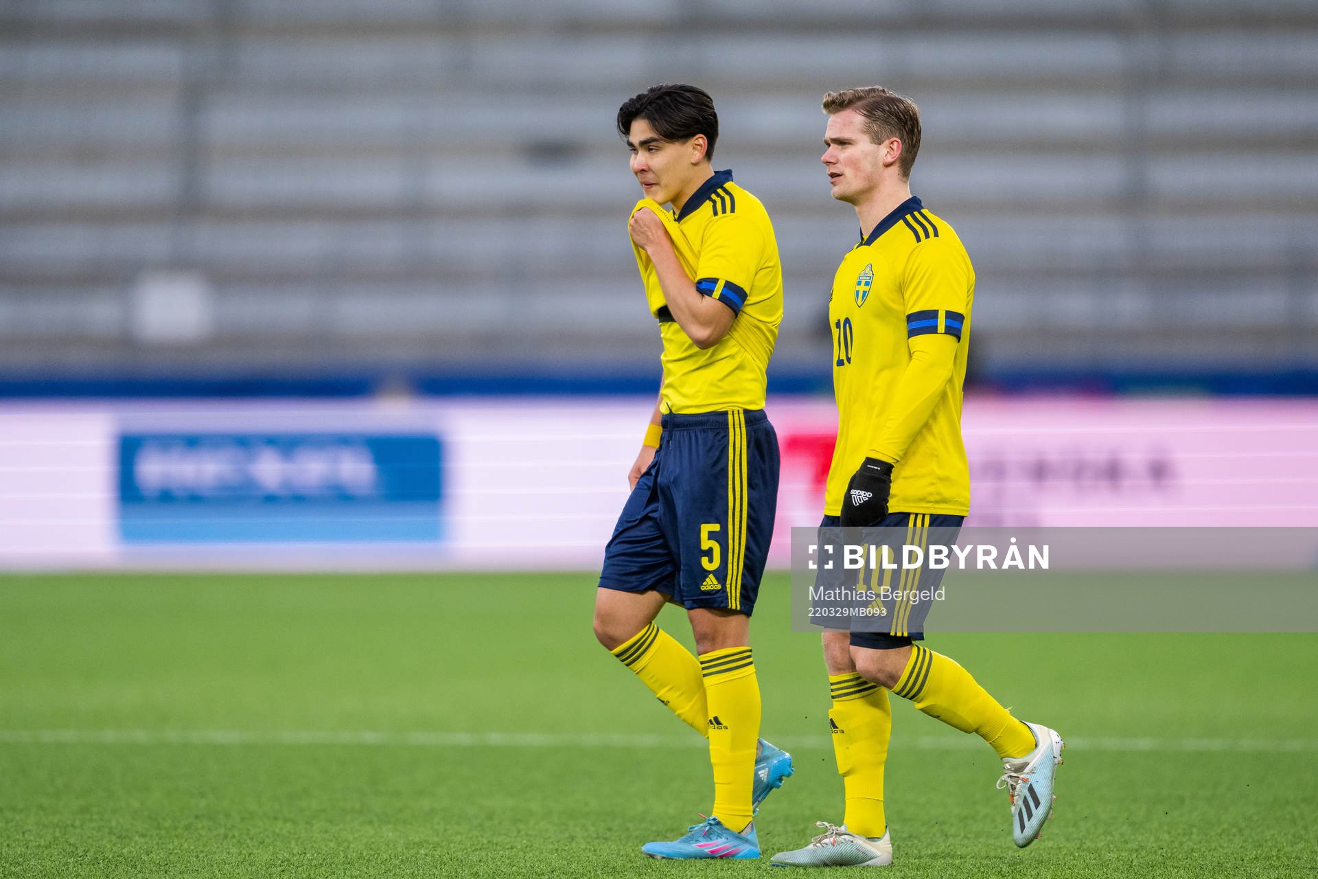 Eric Kahl and Hampus Finndell of Sweden look dejected