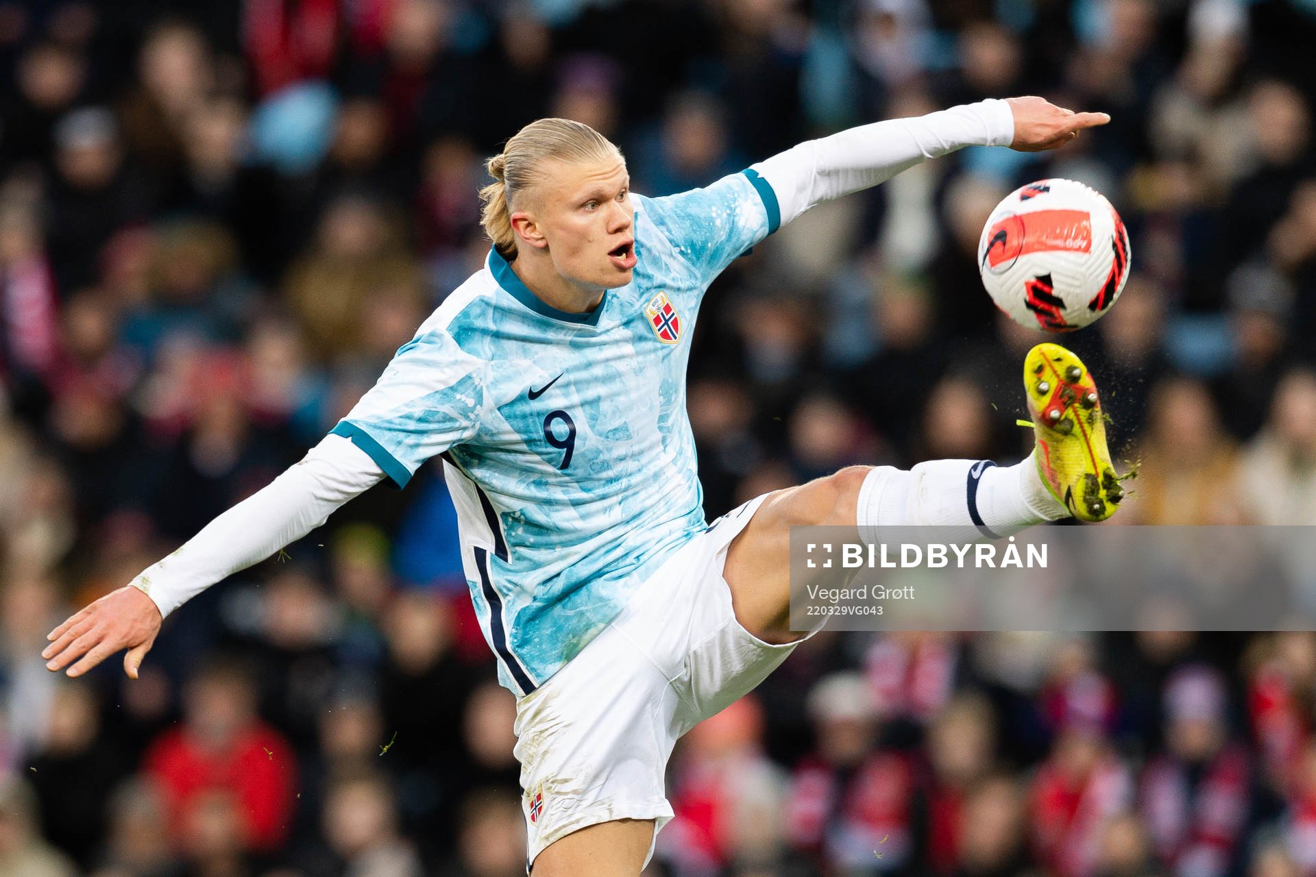 Erling Braut Haaland of Norway scores the 1-0 goal