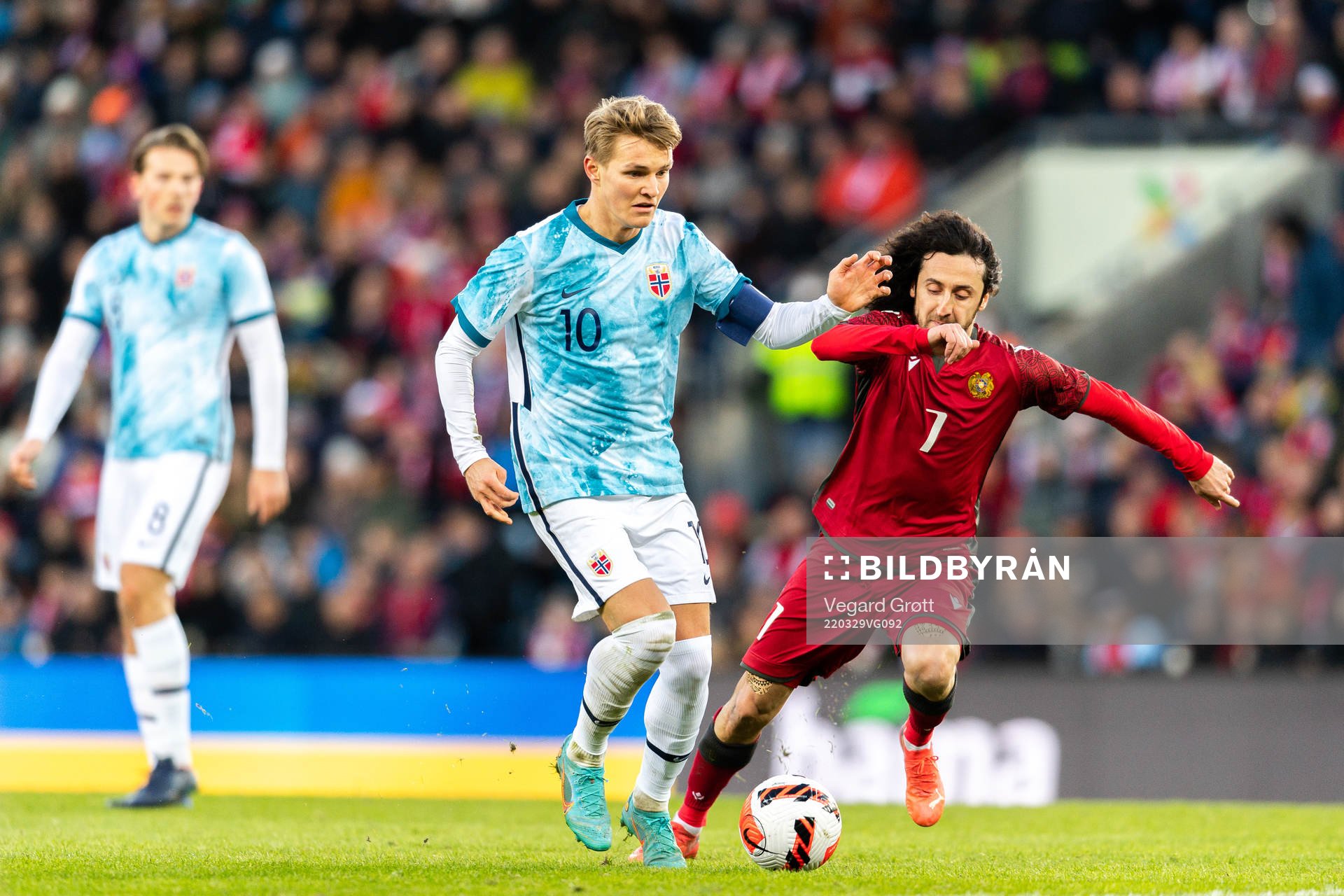 Martin Ødegaard of Norway and Khoren Bayramyan of