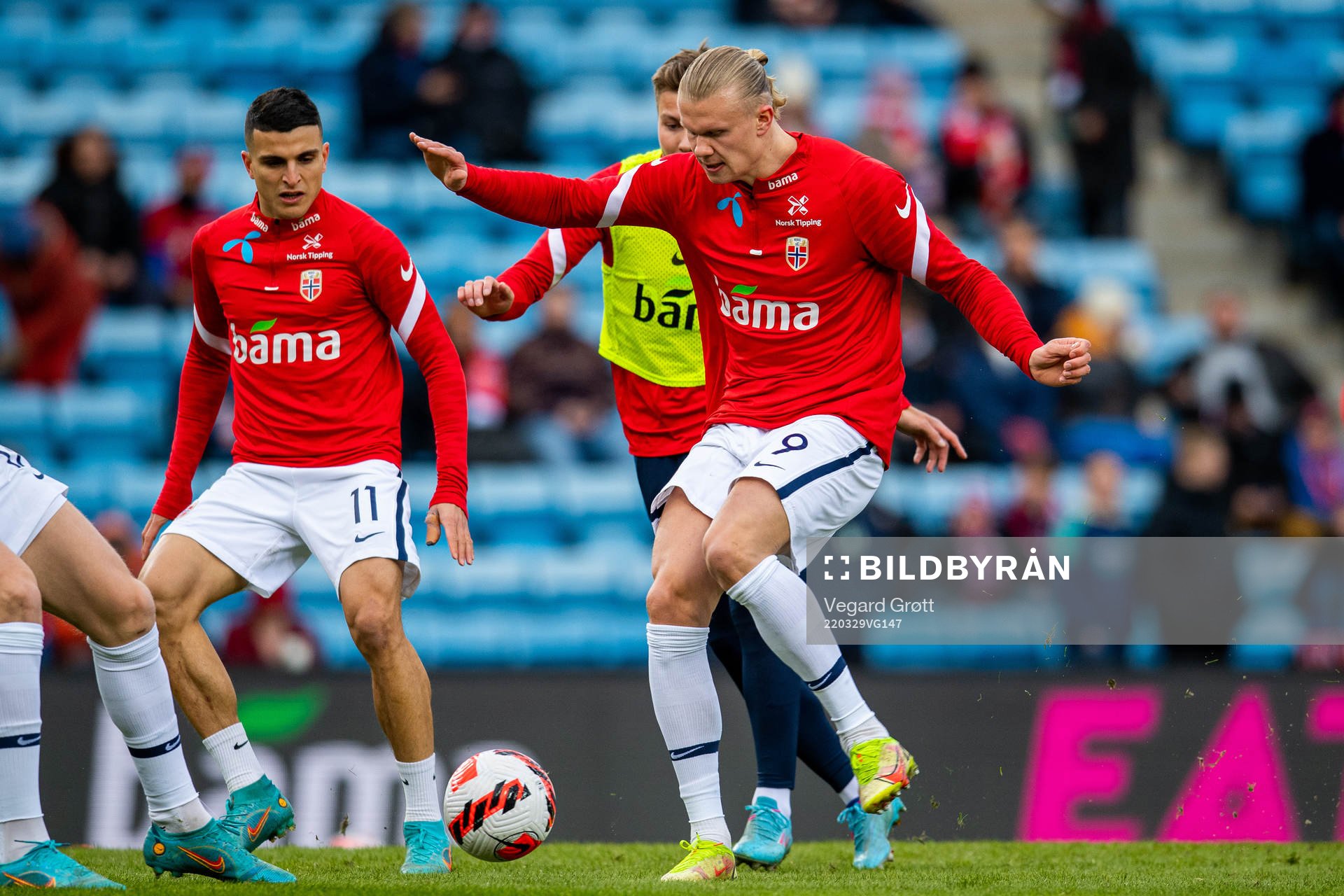Erling Braut Haaland of Norway warms up