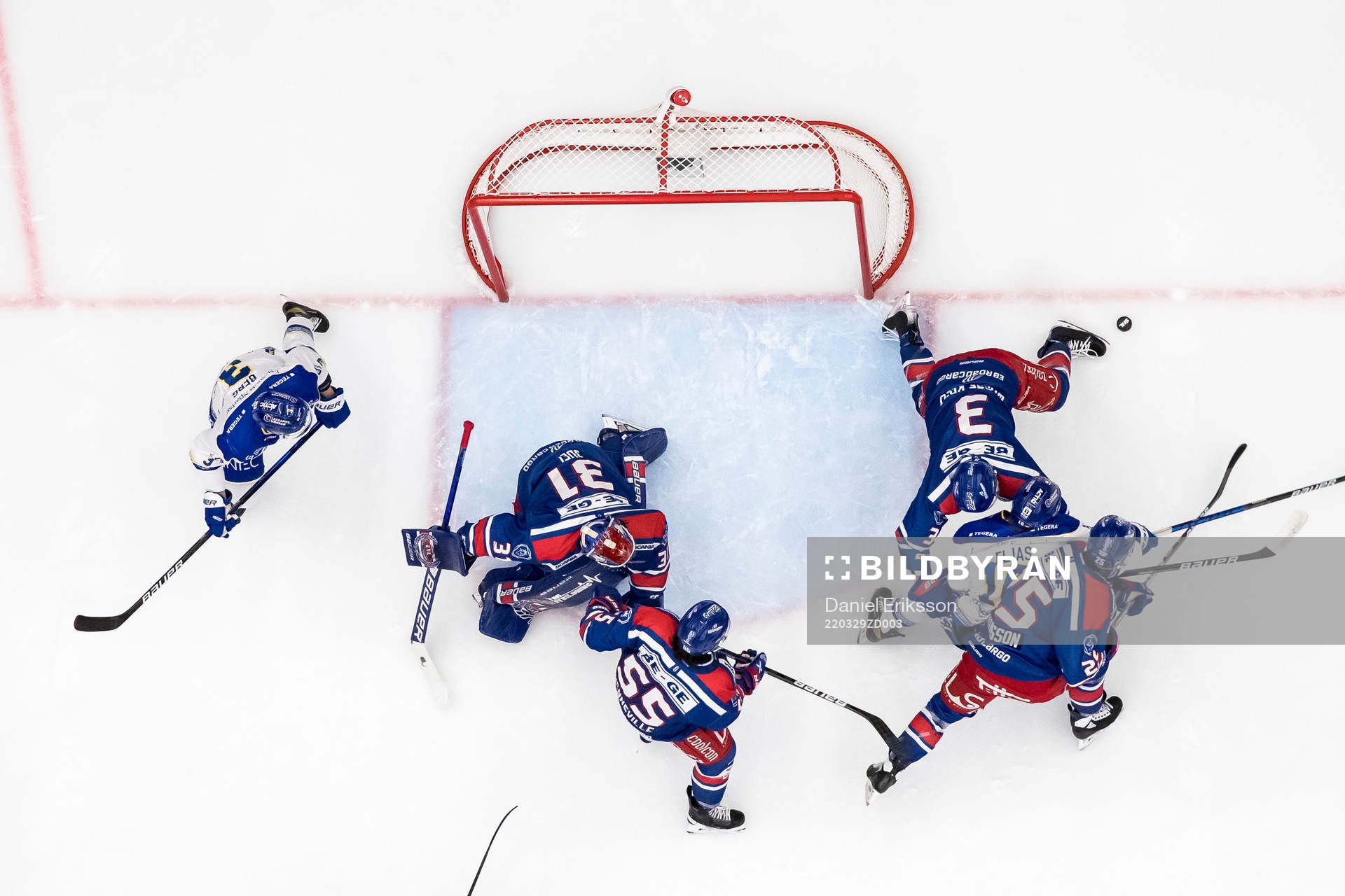målvakt Tim Juel och Robin Norell och David Quenneville