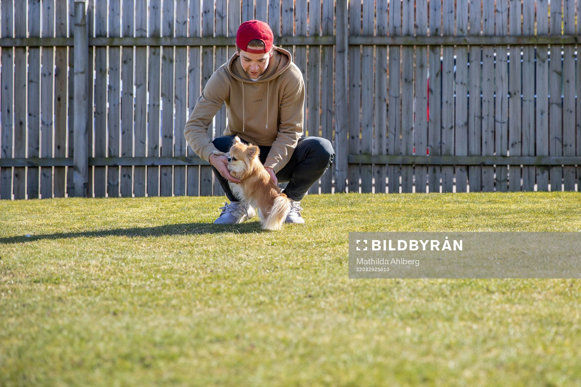 Lucas Ekeståhl-Jonsson och hunden Levi