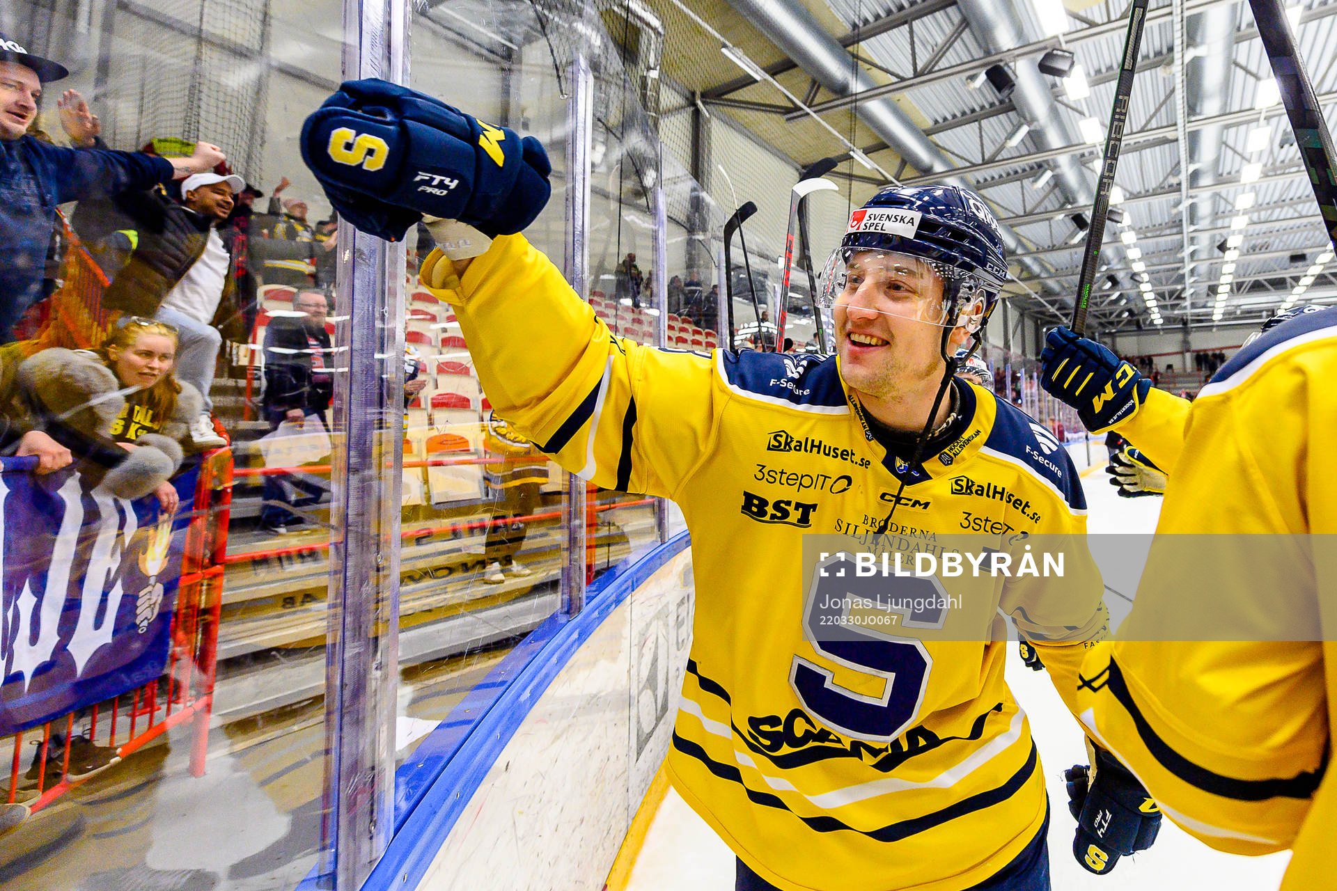 Södertäljes Alexander Anderberg jublar