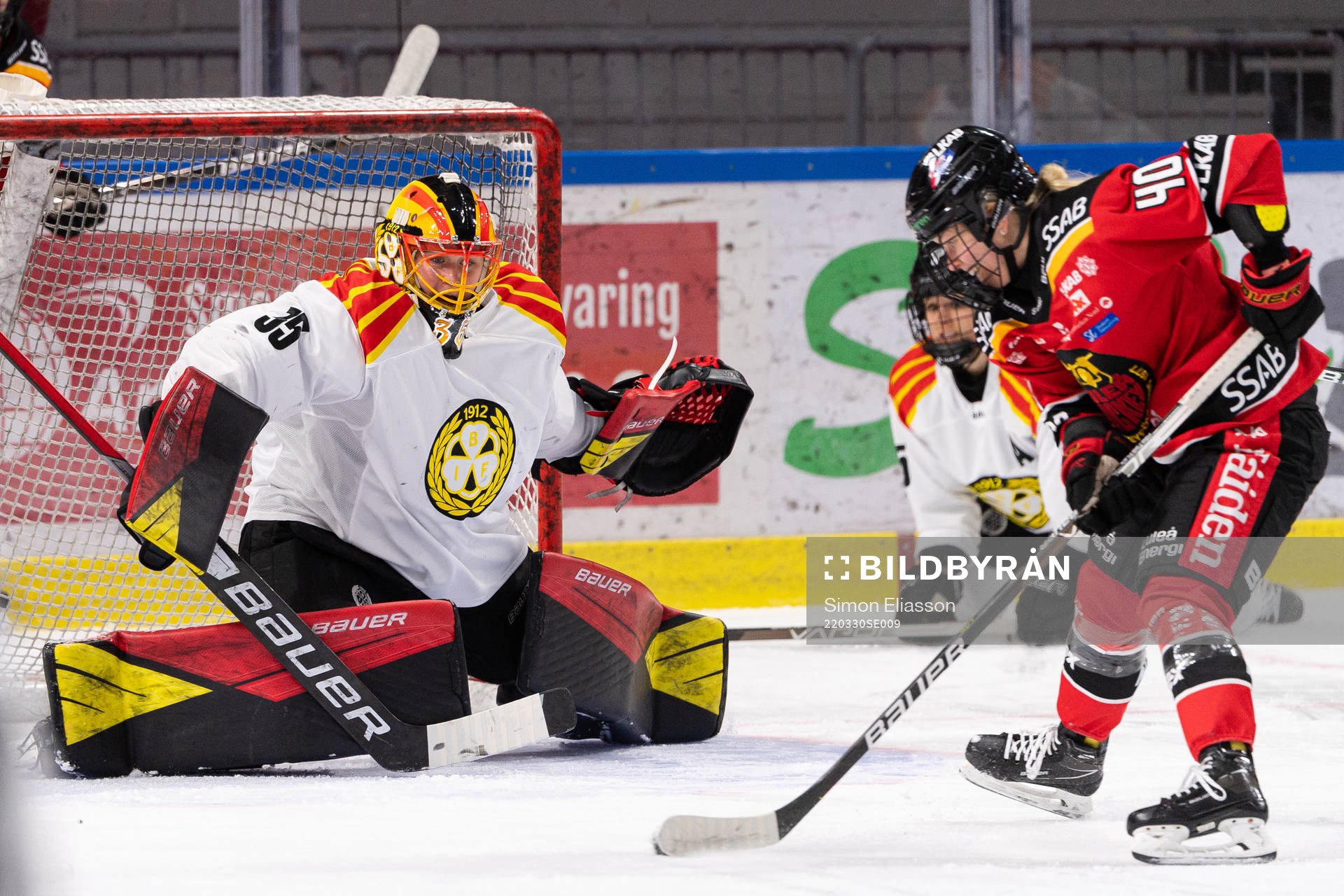 Brynäs målvakt Ellen Johnsson och Luleås Noora Tulus