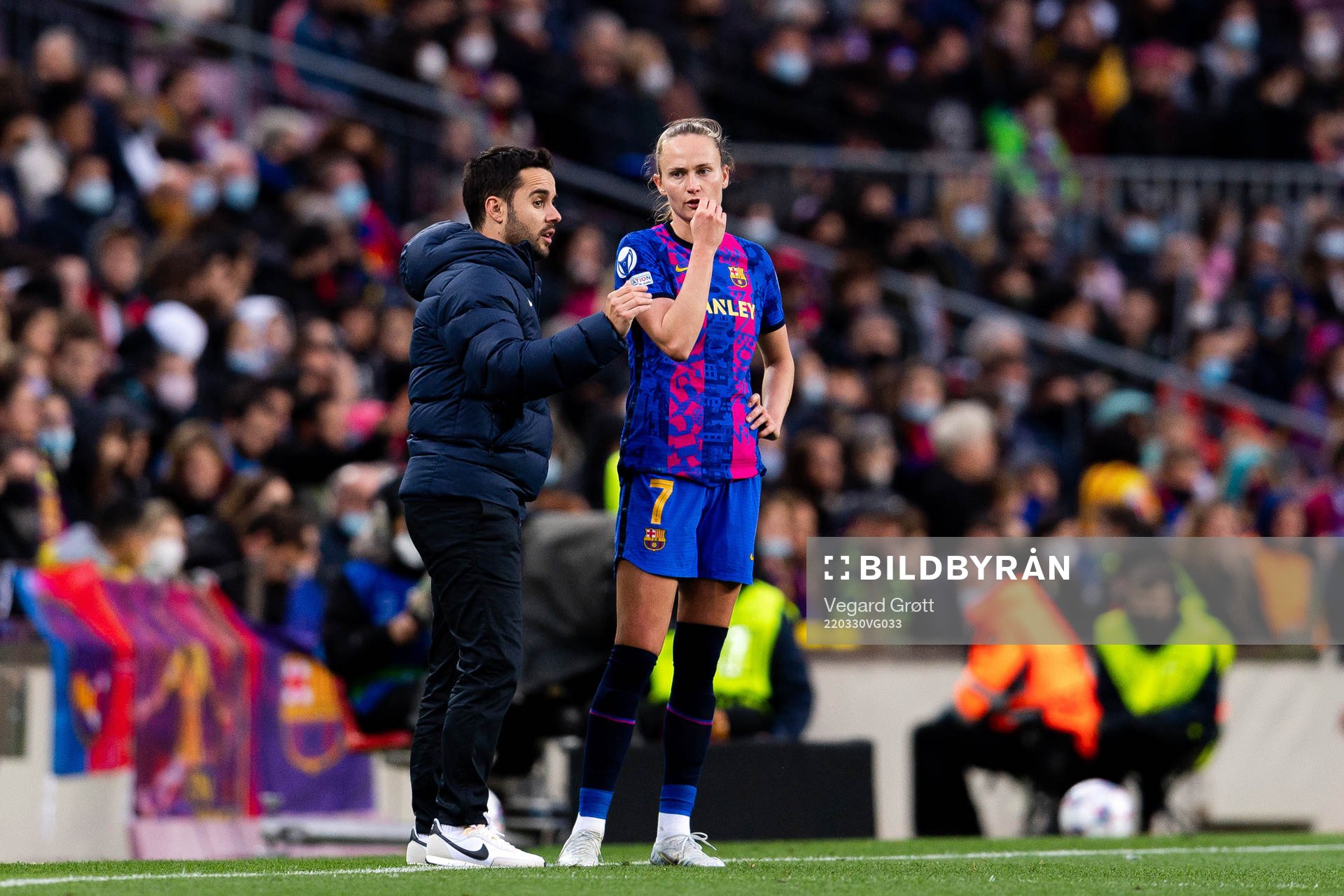 Jonatan Giraldez, head coach of Barcelona and Caroline