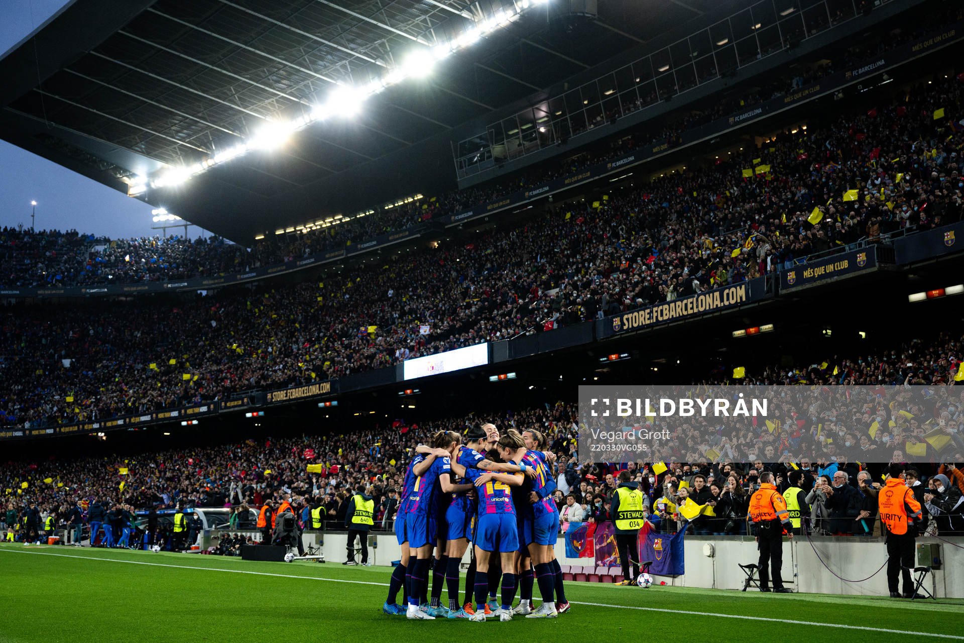 Players of Barcelona celebrate the 3-2 goal