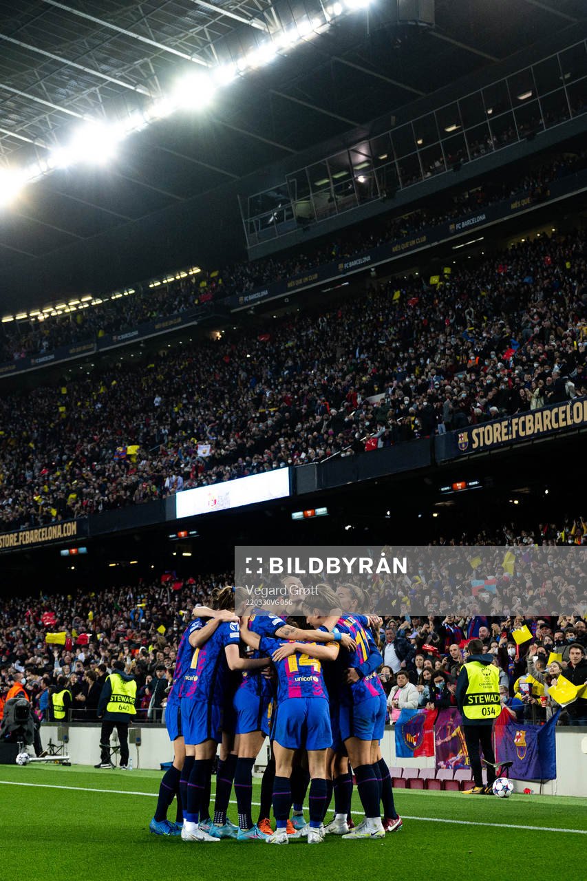 Players of Barcelona celebrate the 3-2 goal