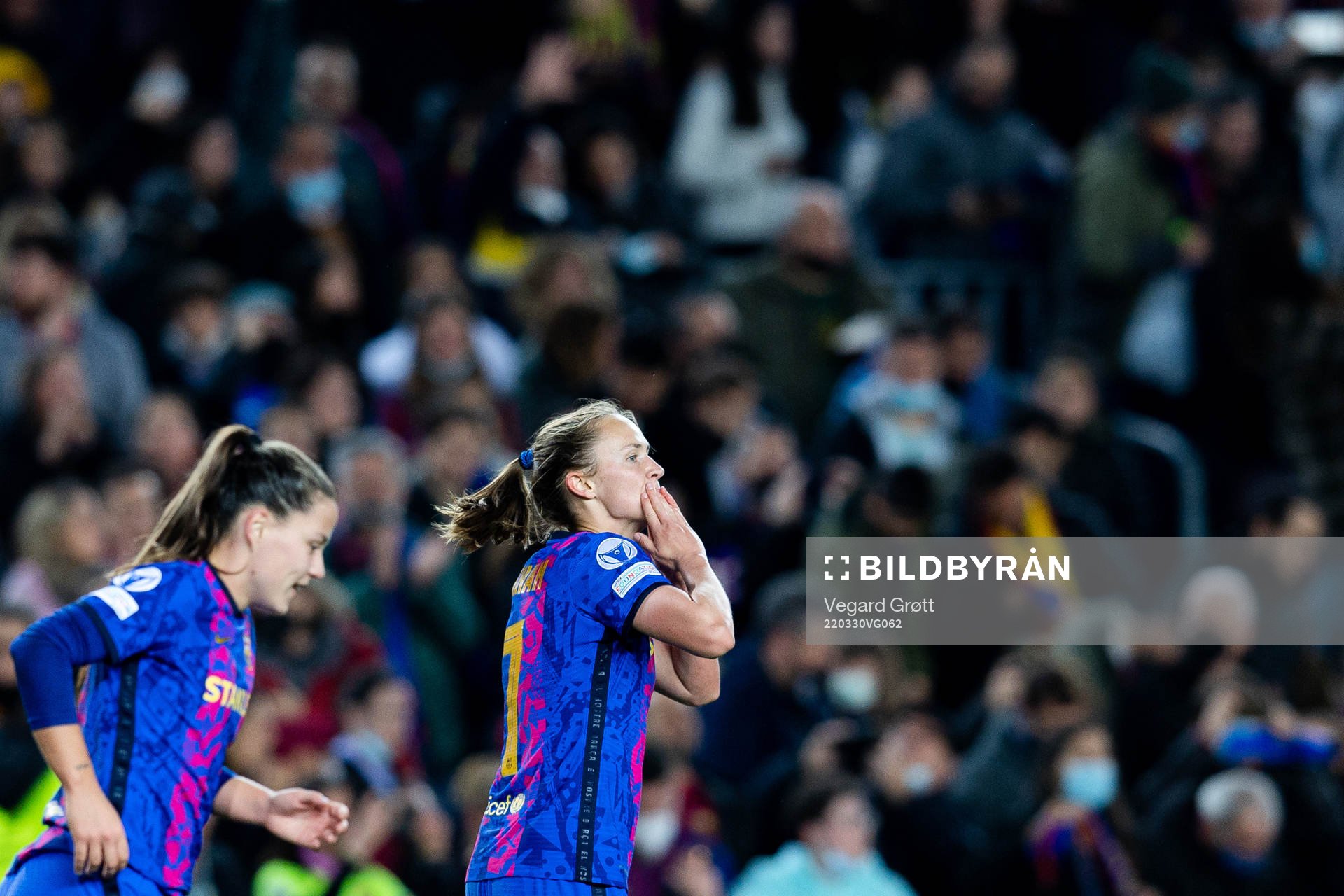 Caroline Graham Hansen of Barcelona celebrates the 5-2 goal