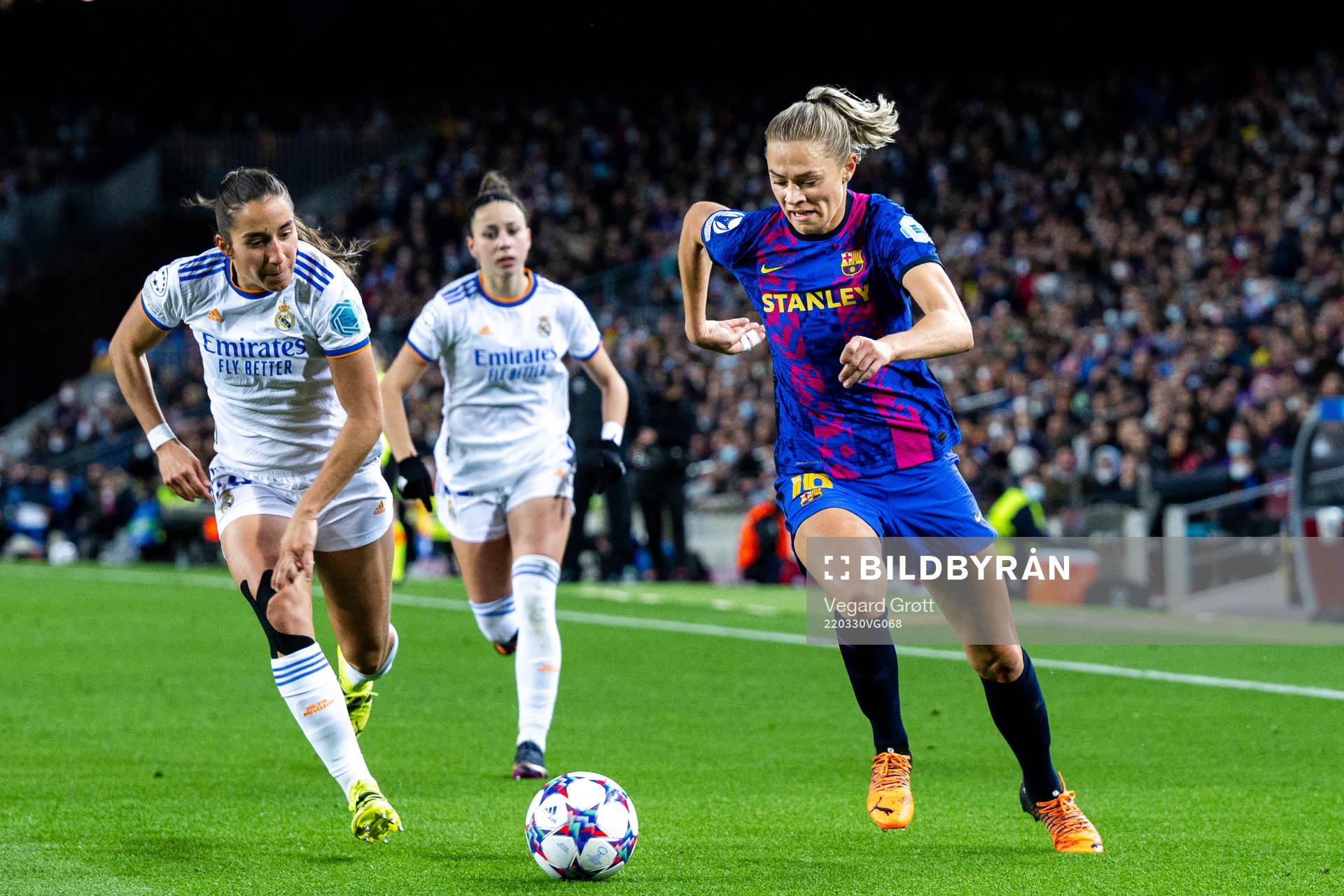 Lucia Rodriguez of Real Madrid and Fridolina Rolfö of