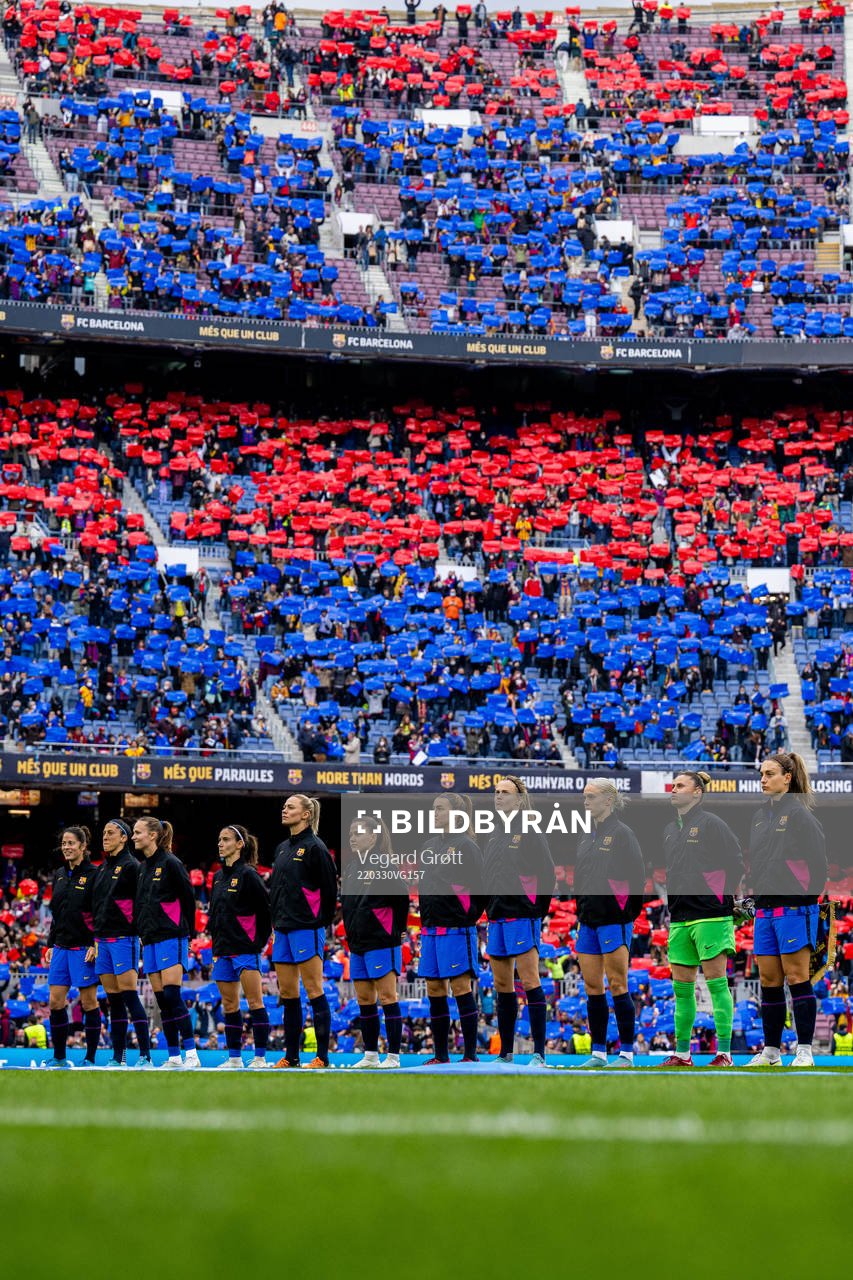 Caroline Graham Hansen, Fridolina Rolfö, Maria Pilar Leon, goalkeeper Sandra Panos, Alexia Putellas and players of Barcelona line up ahead of the UEFA Women's Champions League football match between Barcelona and Real Madrid on March 30, 2022 in Barcelona.