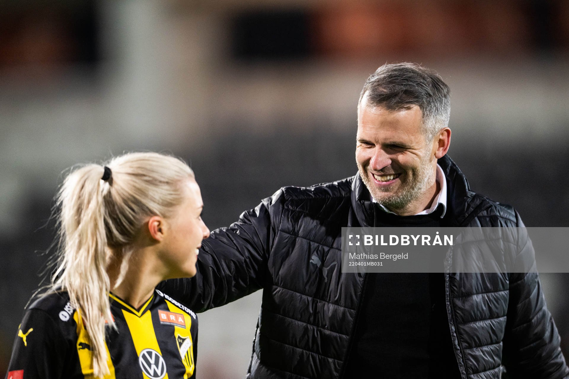 Häckens Lotta Öqvist och tränare Robert Vilahamn jublar