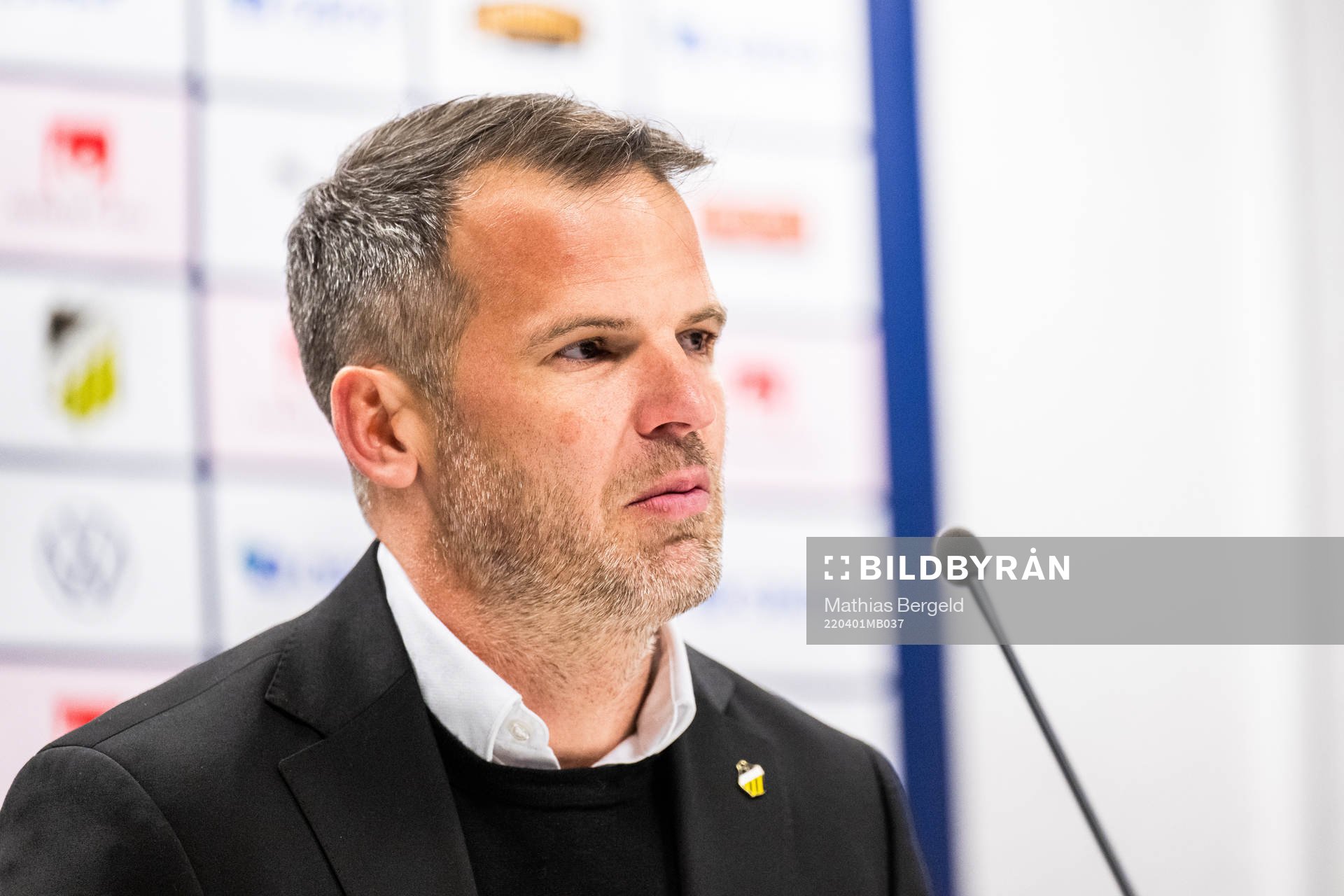 Häckens tränare Robert Vilahamn på presskonferensen
