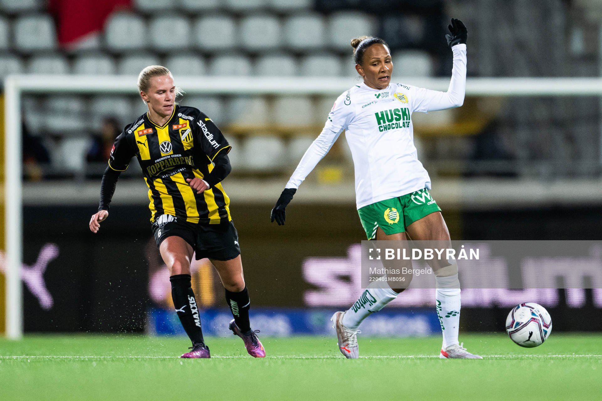 Häckens Josefine Rybrink och Hammarbys Madelen Janogy