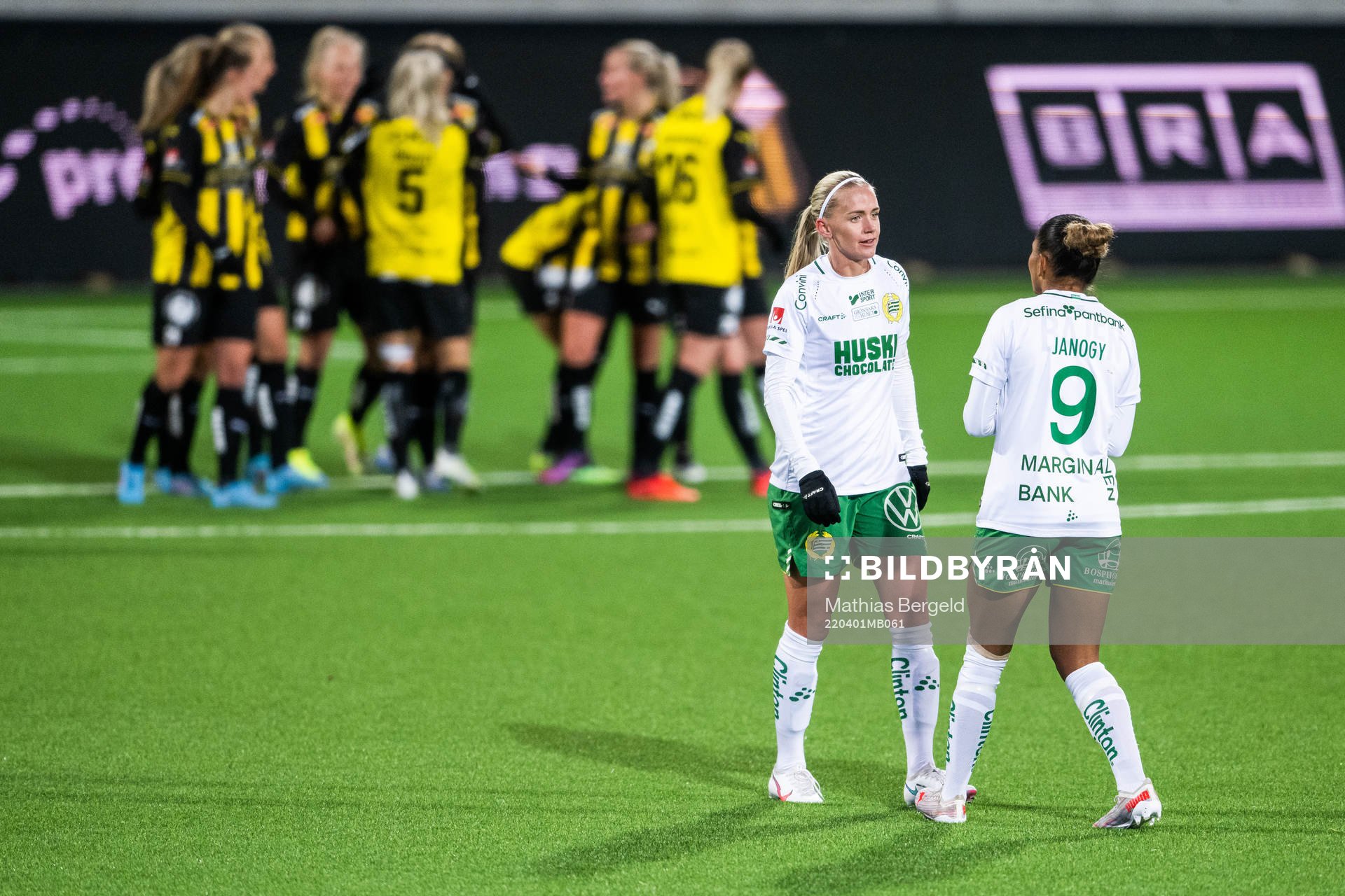 Hammarbys Elsa Karlsson och Madelen Janogy deppar