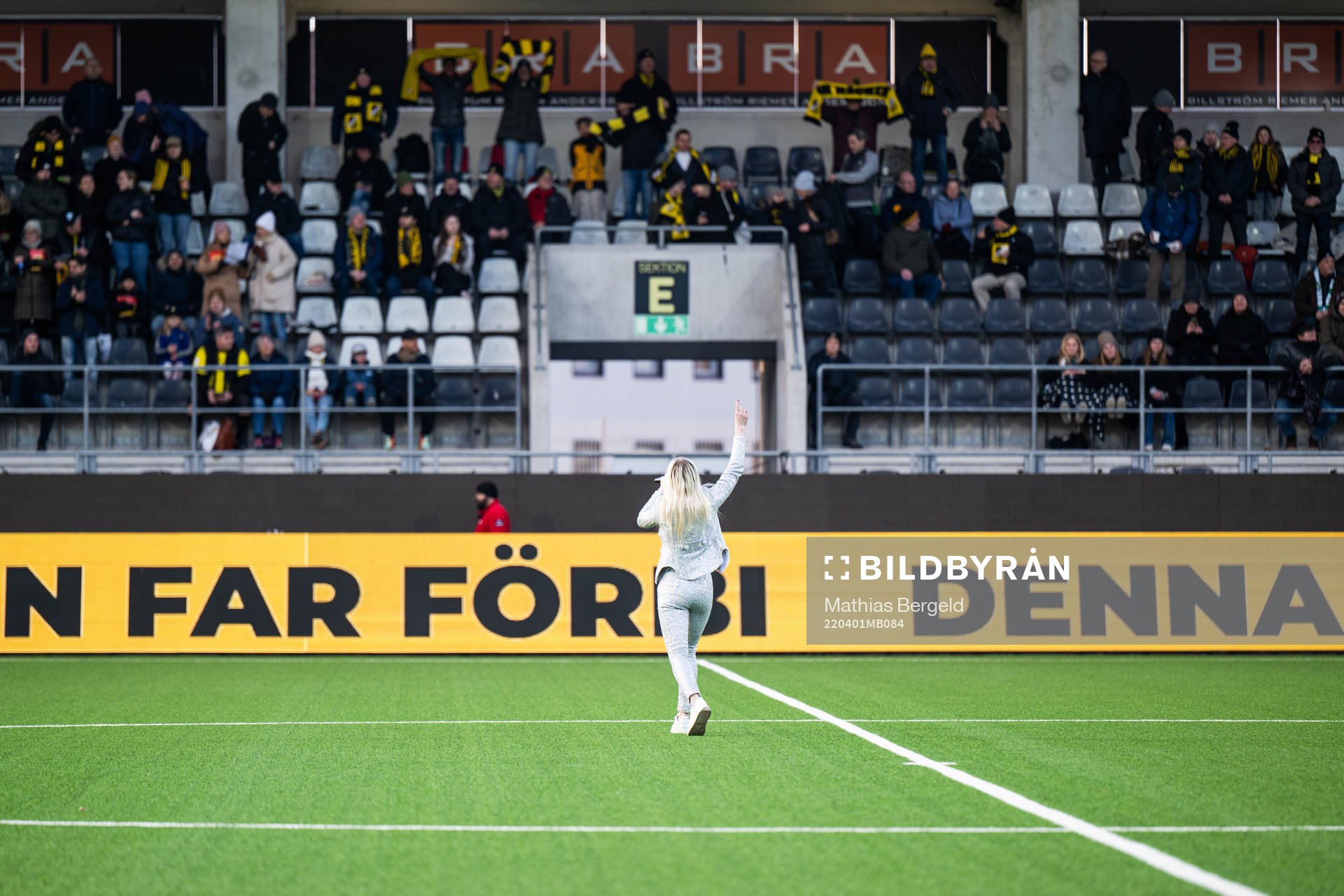 Ida Redig uppträder