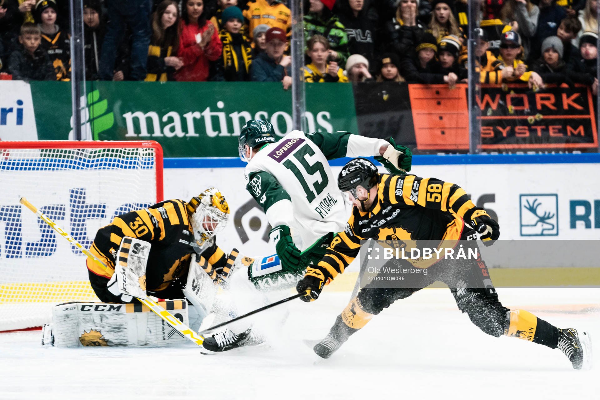 Skellefteås målvakt Gustaf Lindvall och Oskar Nilsson mot