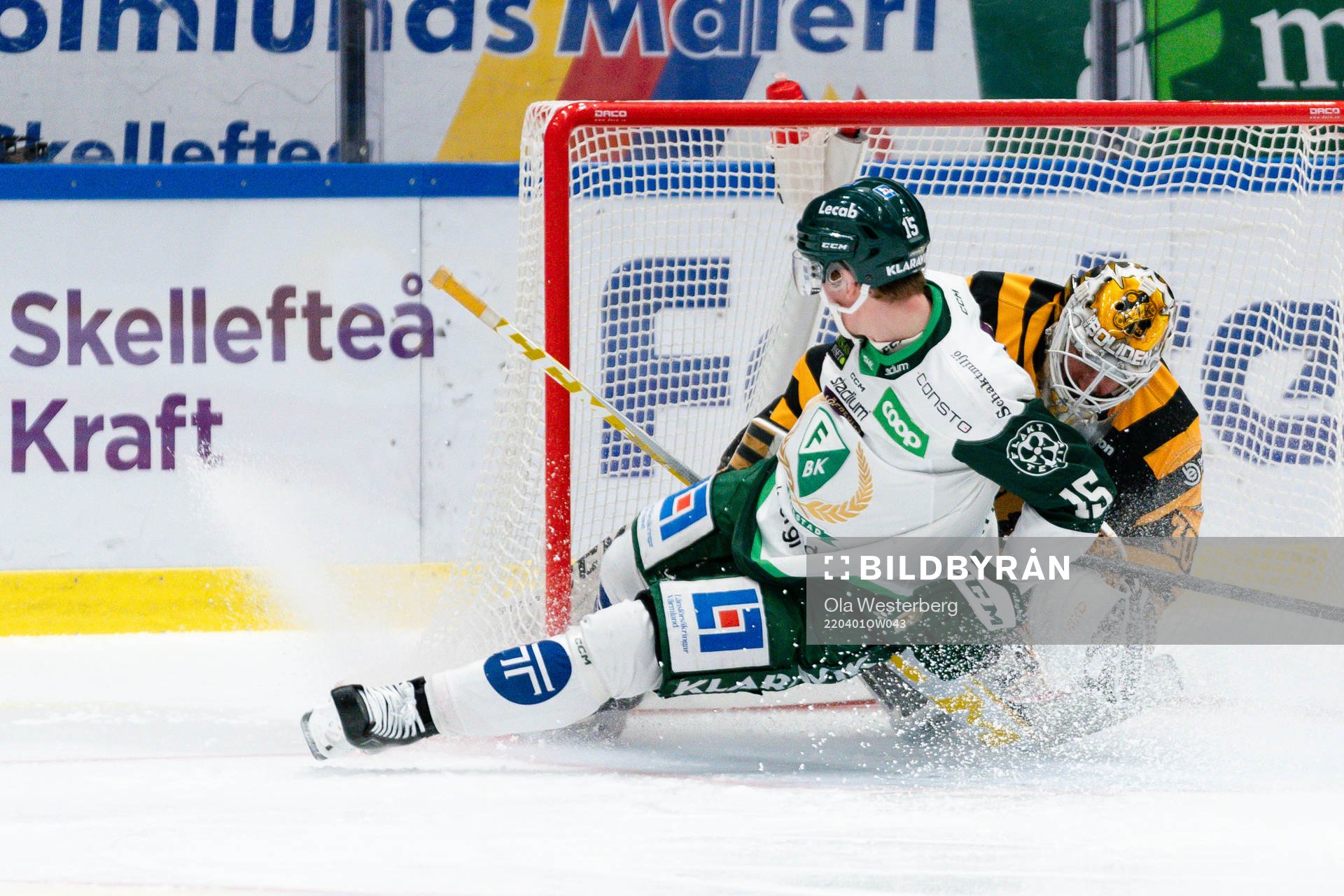 Färjestads Gustav Rydahl och Skellefteås målvakt Gustaf