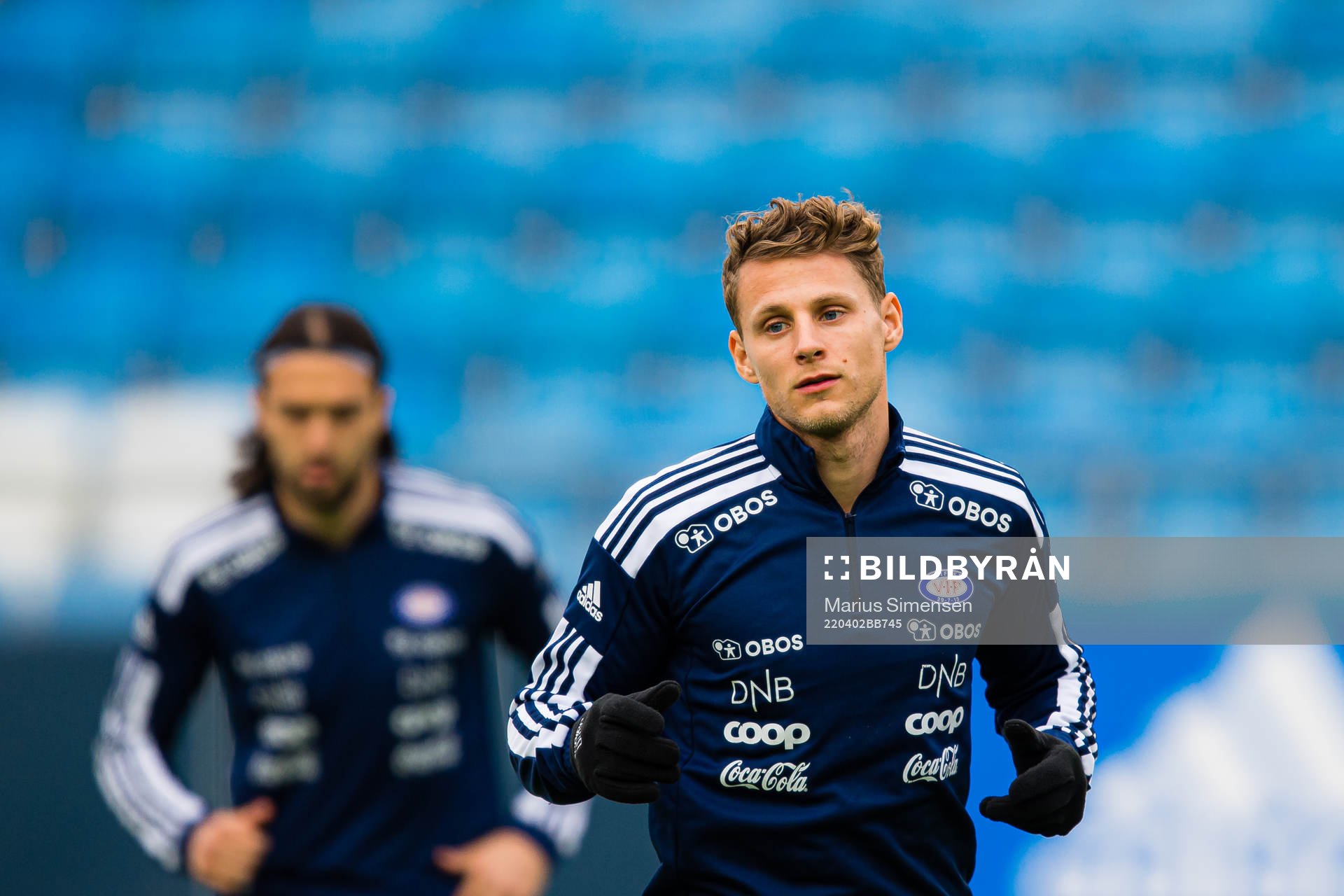 Vegar Eggen Hedenstad of Vålerenga warms up