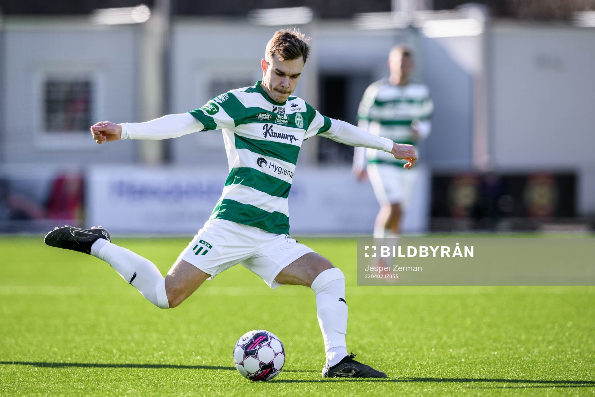 Västerås Dusan Jajic under fotbollsmatchen i Superettan mellan Brommapojkarna och Västerås SK den 2 april 2022 i Stockholm. 